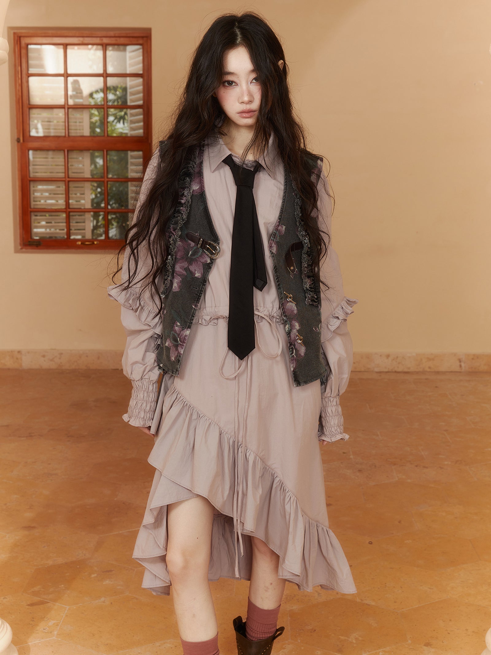 Asymmetrie-Frill-Blume Retro-Weste & Einköpfe