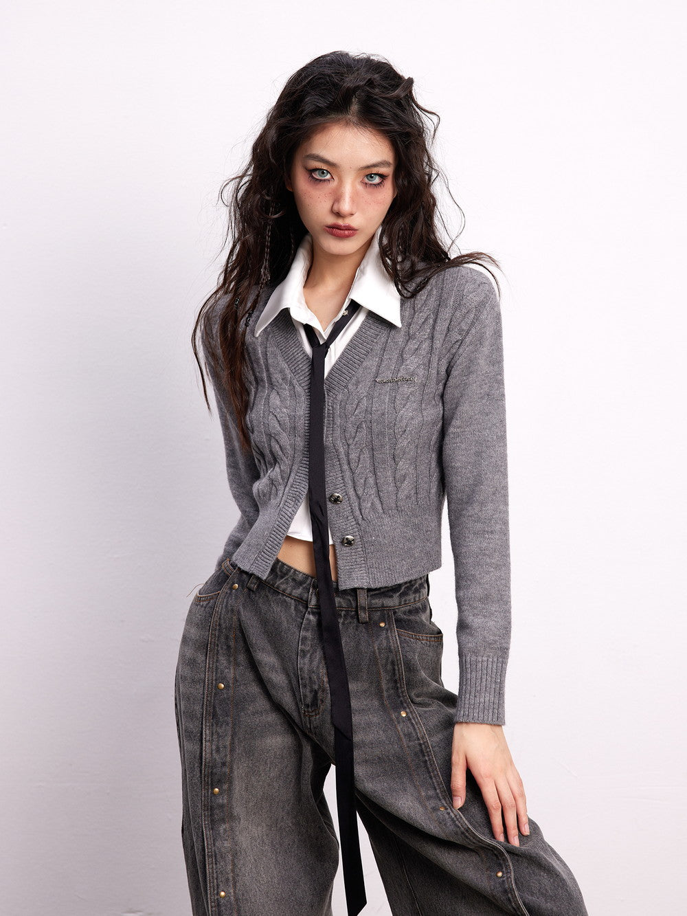 Short Cable-Knit V-Neck Slim Cradigan