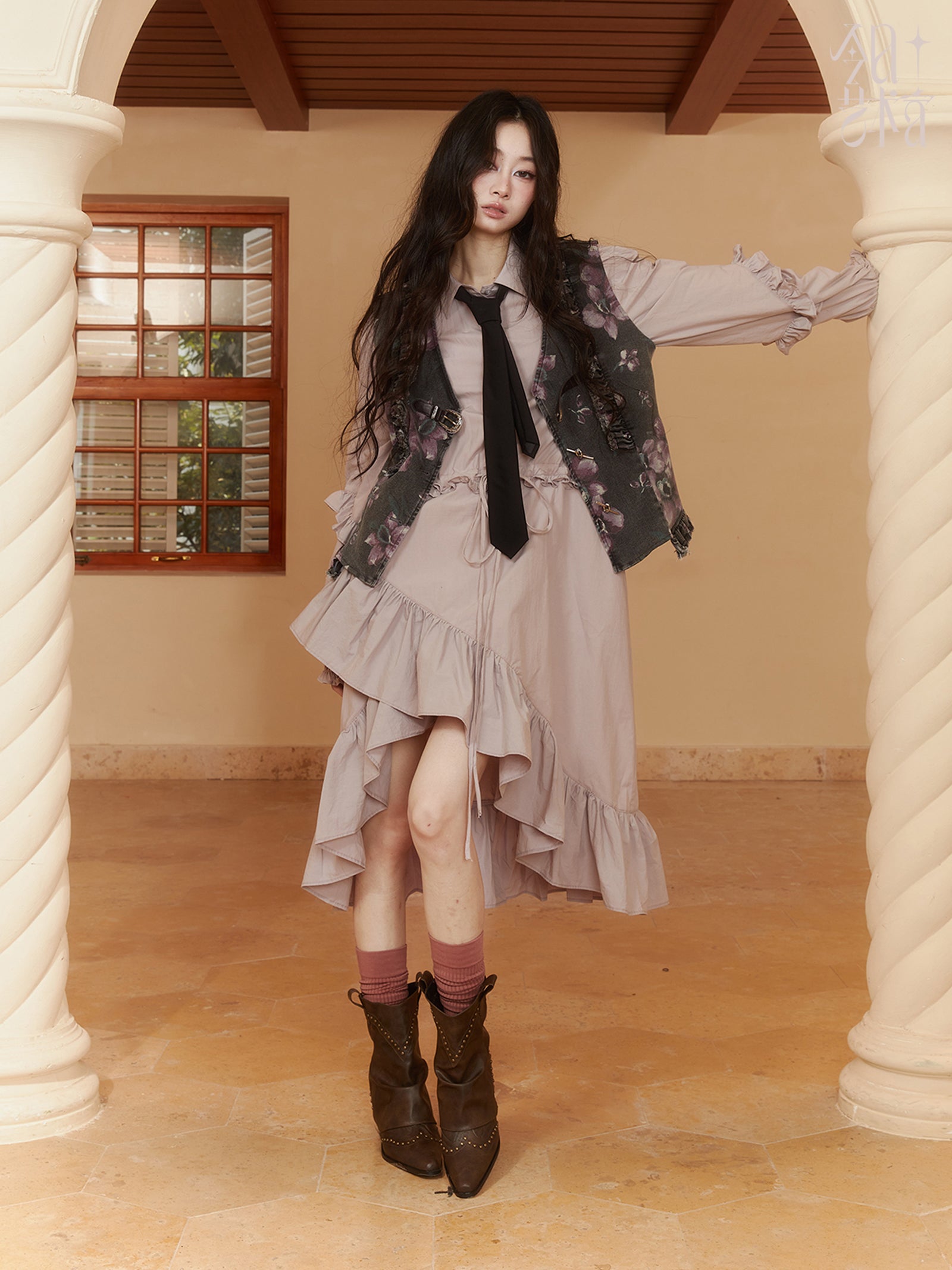 Asymmetrie-Frill-Blume Retro-Weste & Einköpfe