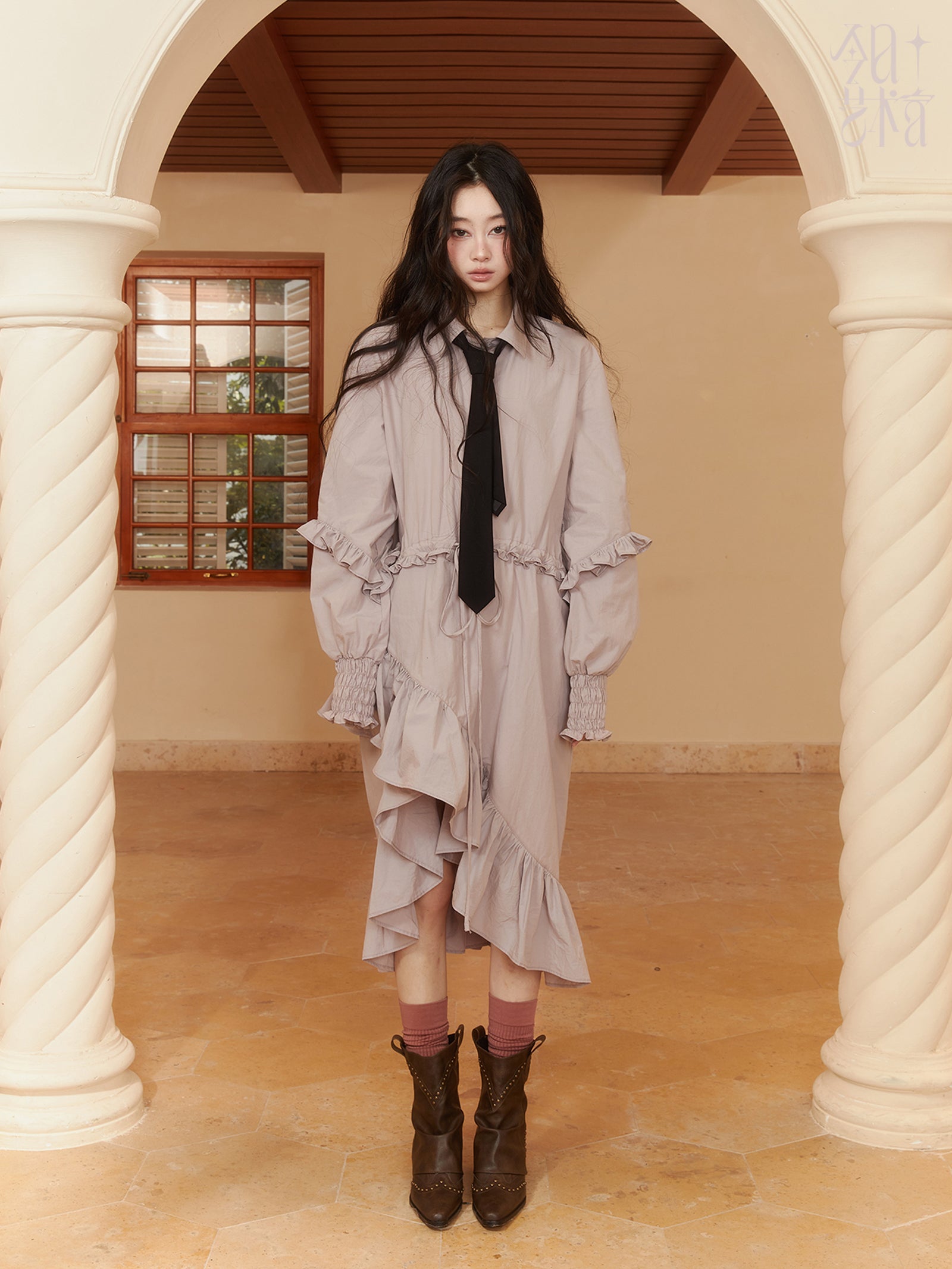 Asymmetrie-Frill-Blume Retro-Weste & Einköpfe