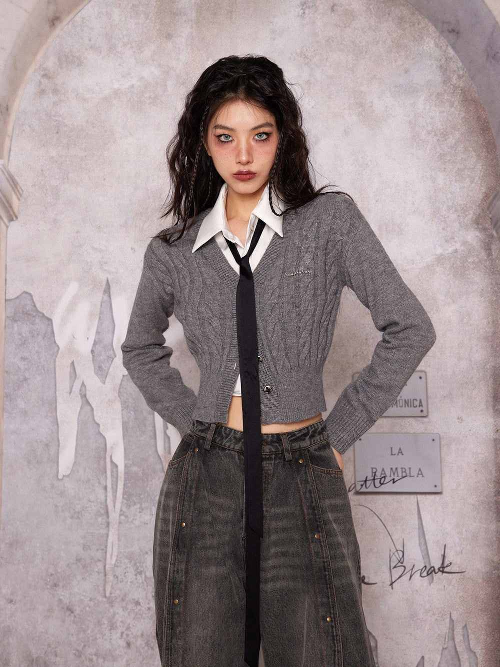Short Cable-Knit V-Neck Slim Cradigan
