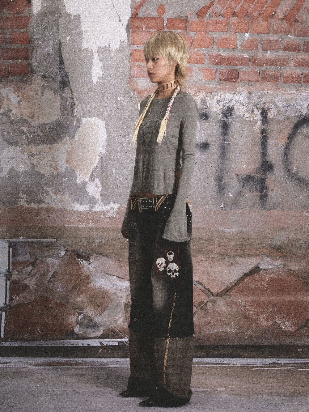 Back-Open Nichi Sexy Print Flare-Sleeve Long-T-Shirt