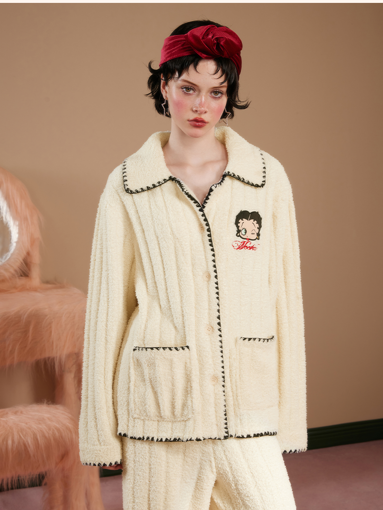 Betty Winter Pyjamas Migned Badge Tops & Pantal