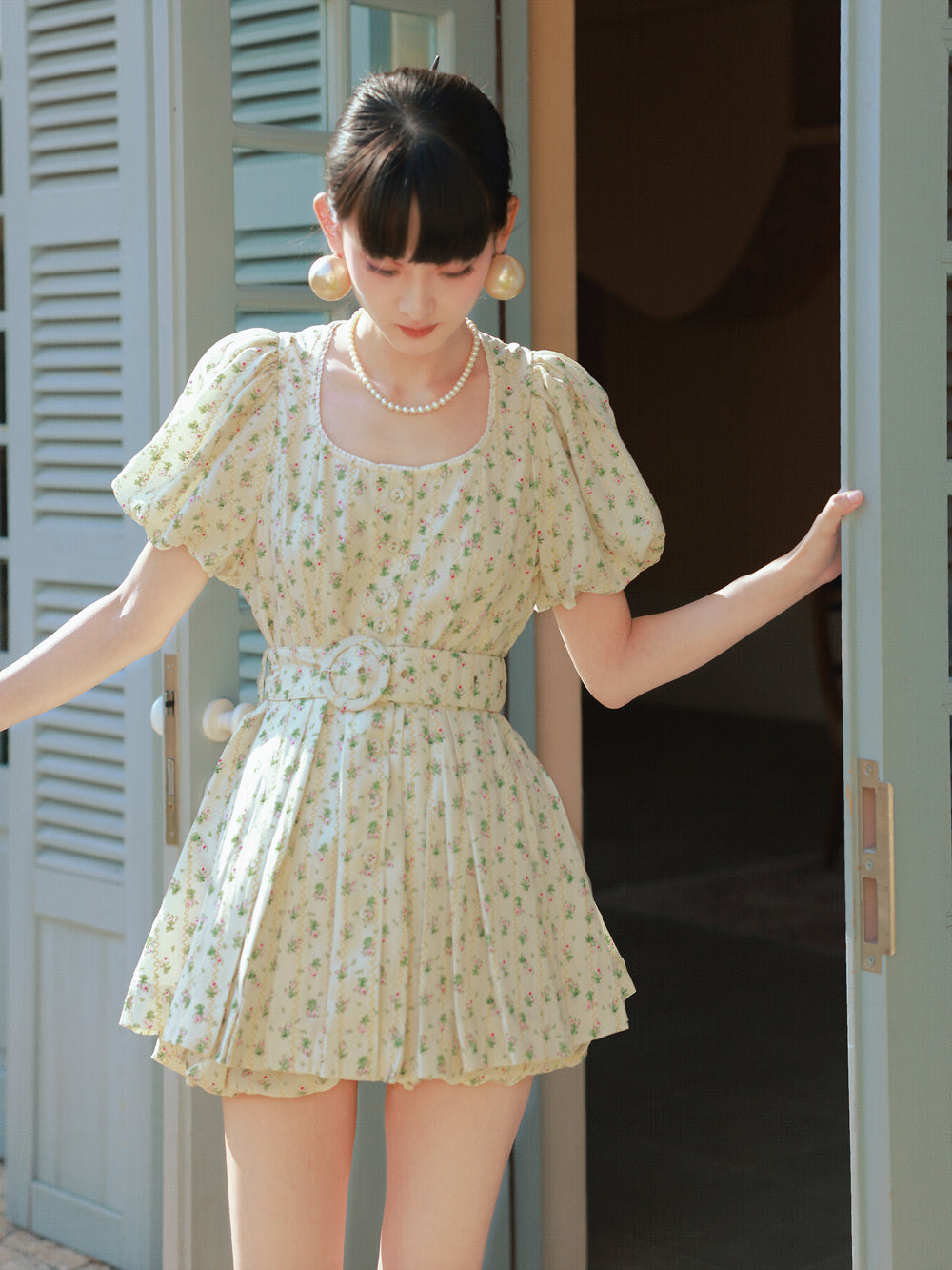 Flower Embroidery Balloon-Sleeve One-Piece Tops&Short-Pants