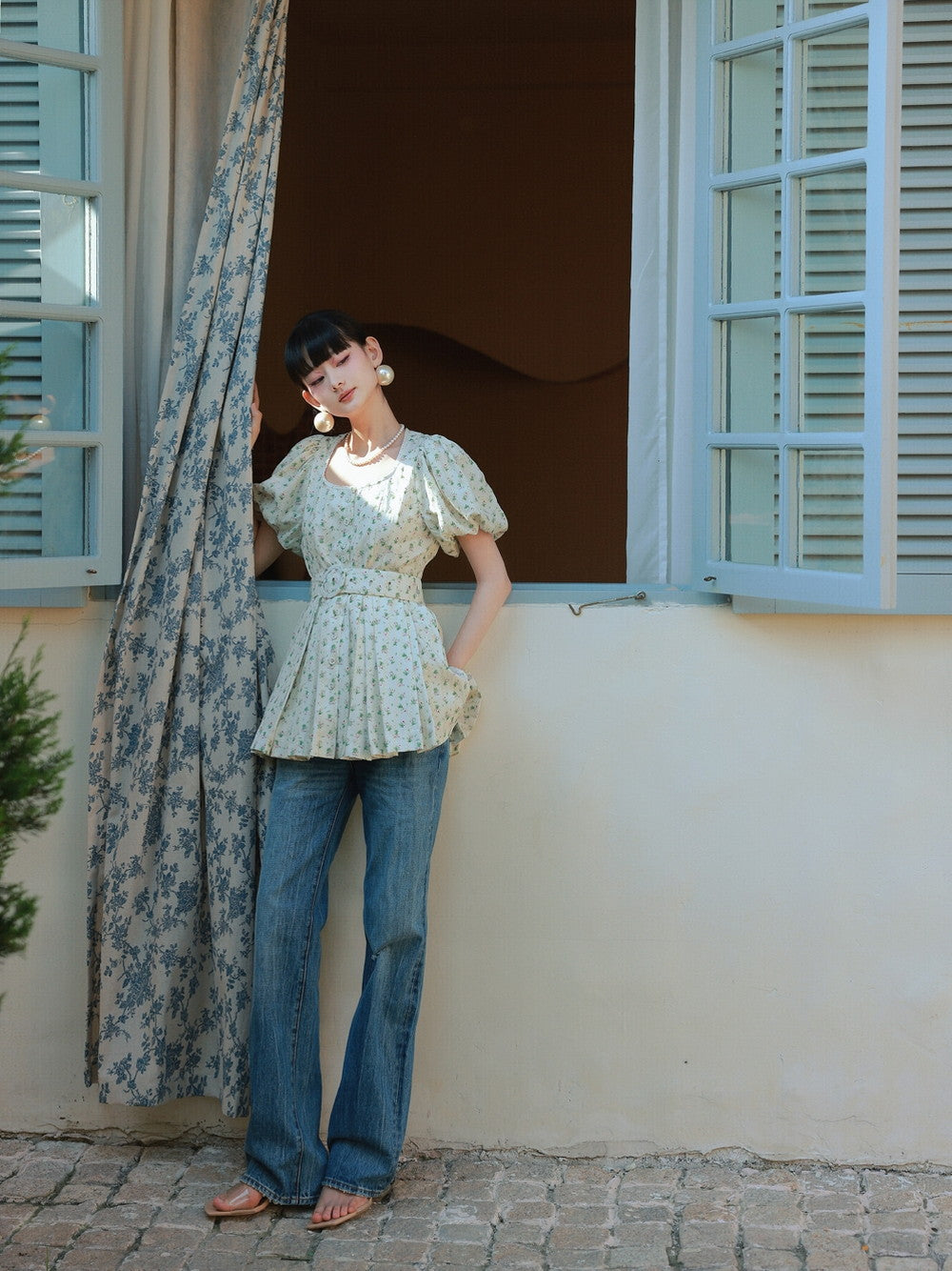 Flower Embroidery Balloon-Sleeve One-Piece Tops&Short-Pants