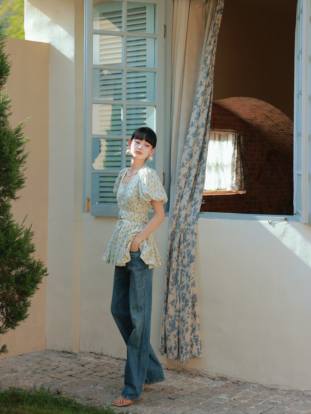 Flower Embroidery Balloon-Sleeve One-Piece Tops&Short-Pants