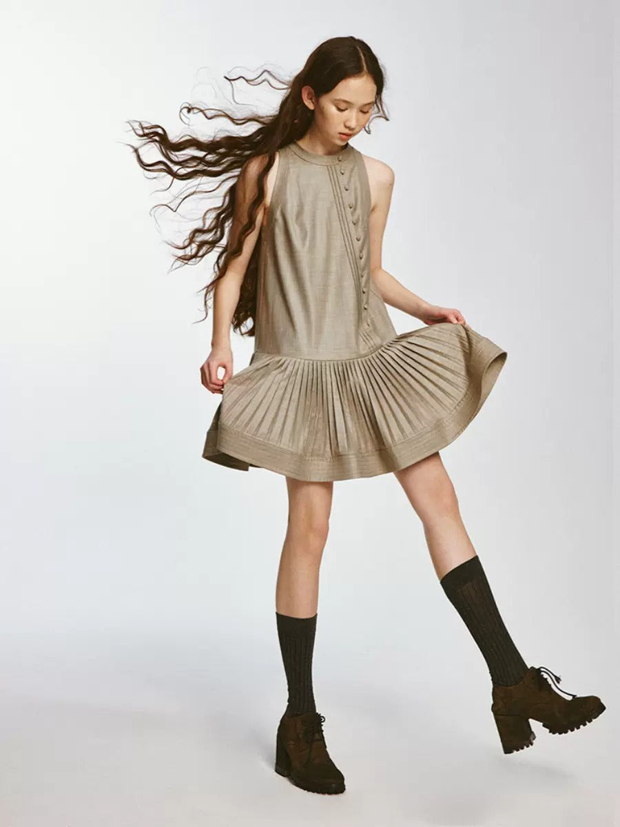 Robe sans manches en trois dimensions plissées