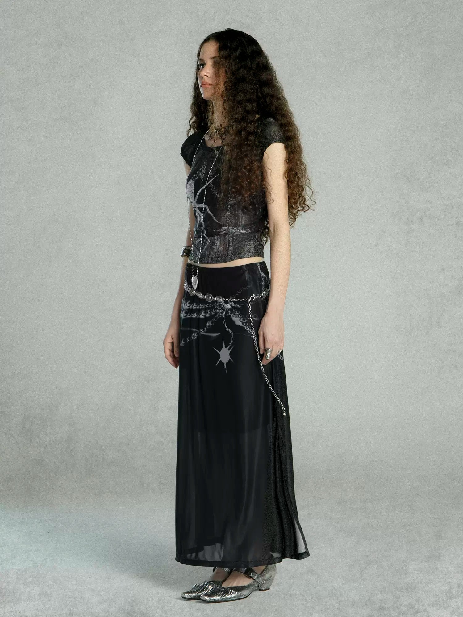 Spider Printing Short T-shirt & Low Waist Chain Printing Long Skirt