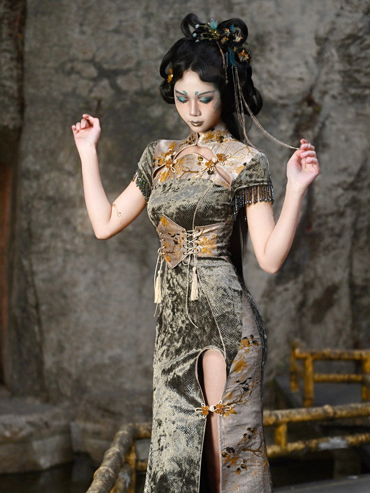 Gothic Lolita Stickerei Tiefklinit Enge Blume Longone-Piece-Piece
