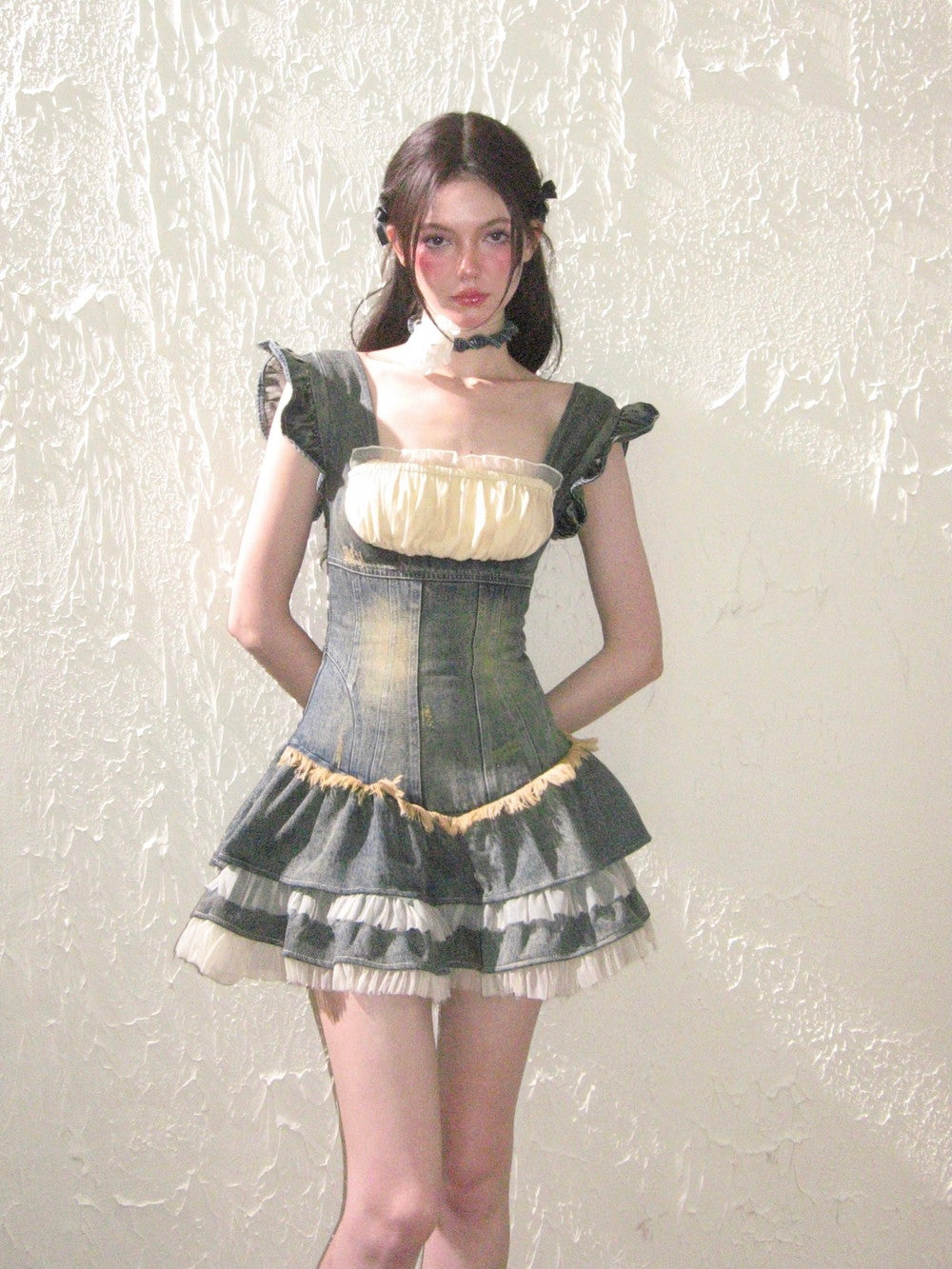 Denim Frill abgestufte Laee Flare ein Stück und Choker