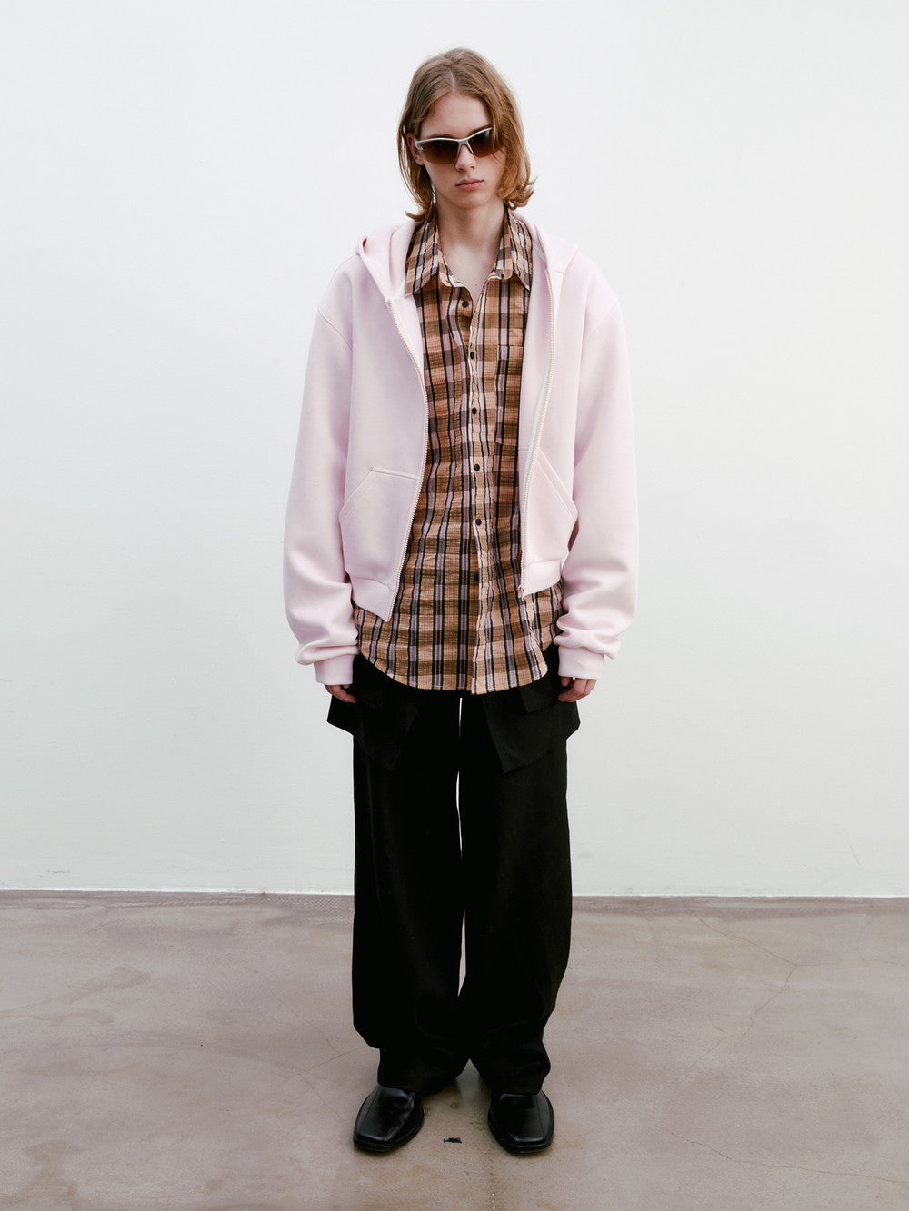 유엔은 복고풍 주름 지인 빈티지 오버 사이즈 셔츠를 확인했습니다