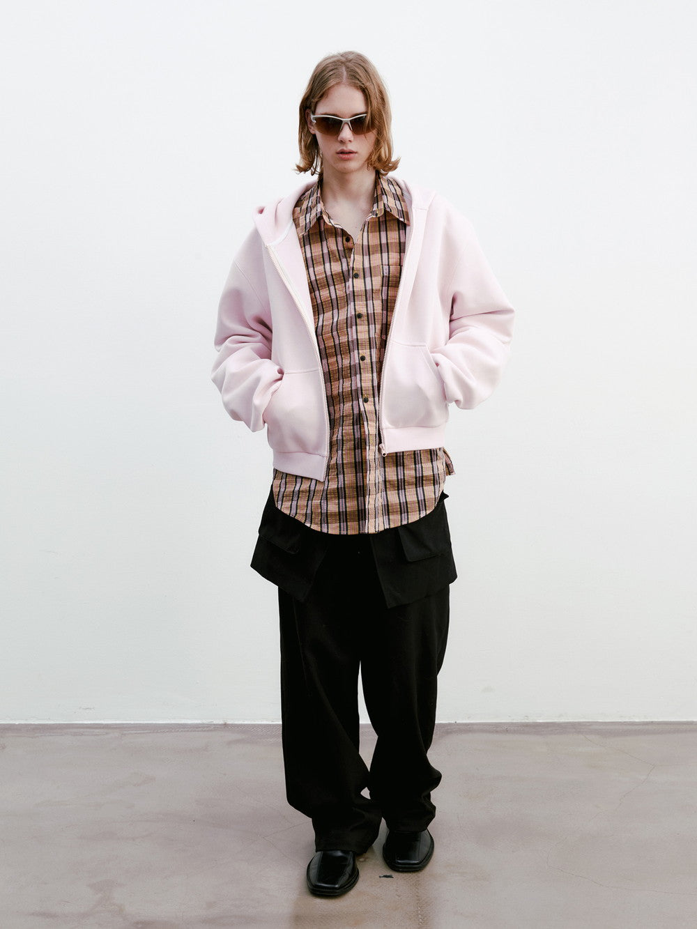 유엔은 복고풍 주름 지인 빈티지 오버 사이즈 셔츠를 확인했습니다