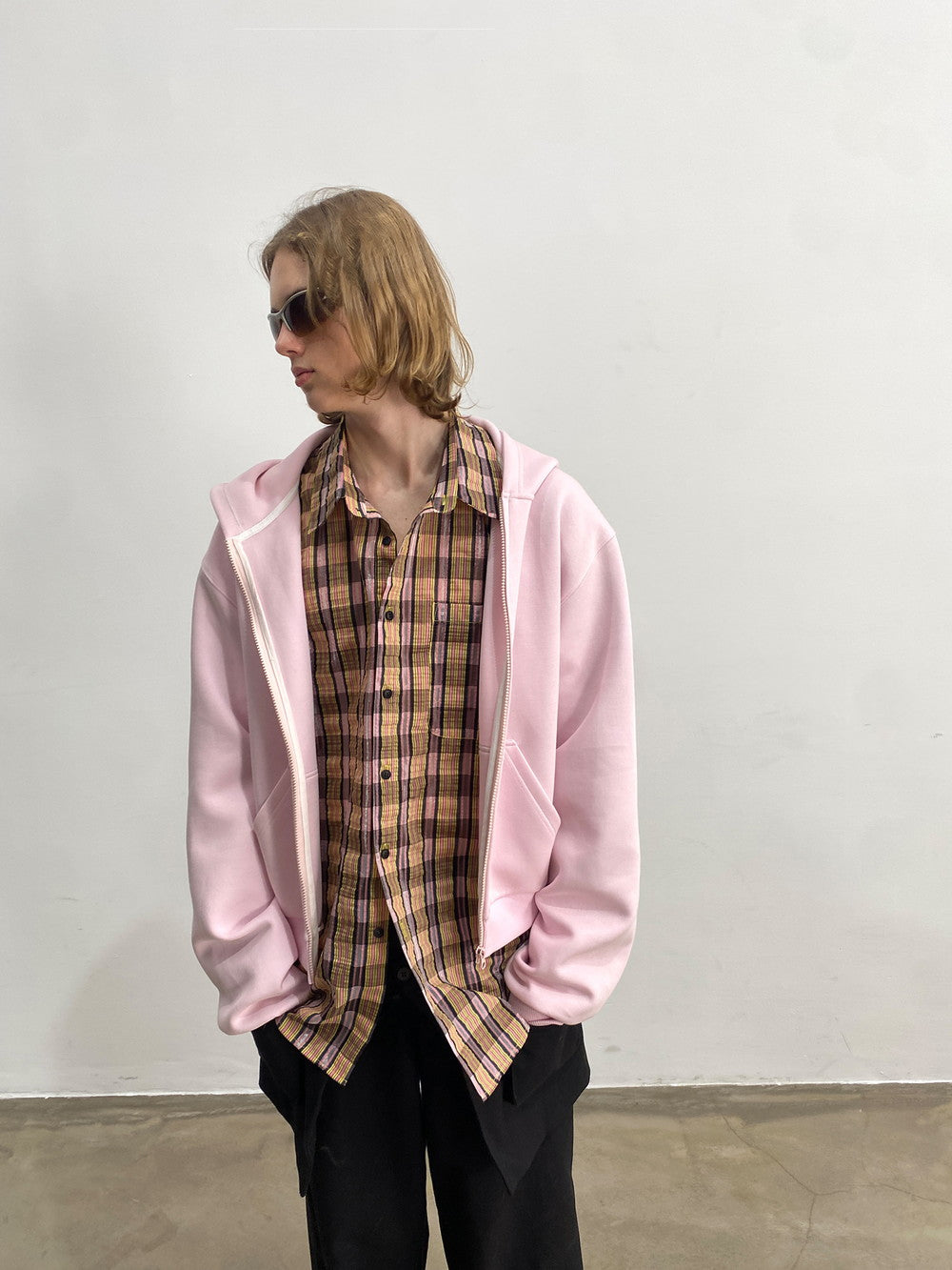 유엔은 복고풍 주름 지인 빈티지 오버 사이즈 셔츠를 확인했습니다