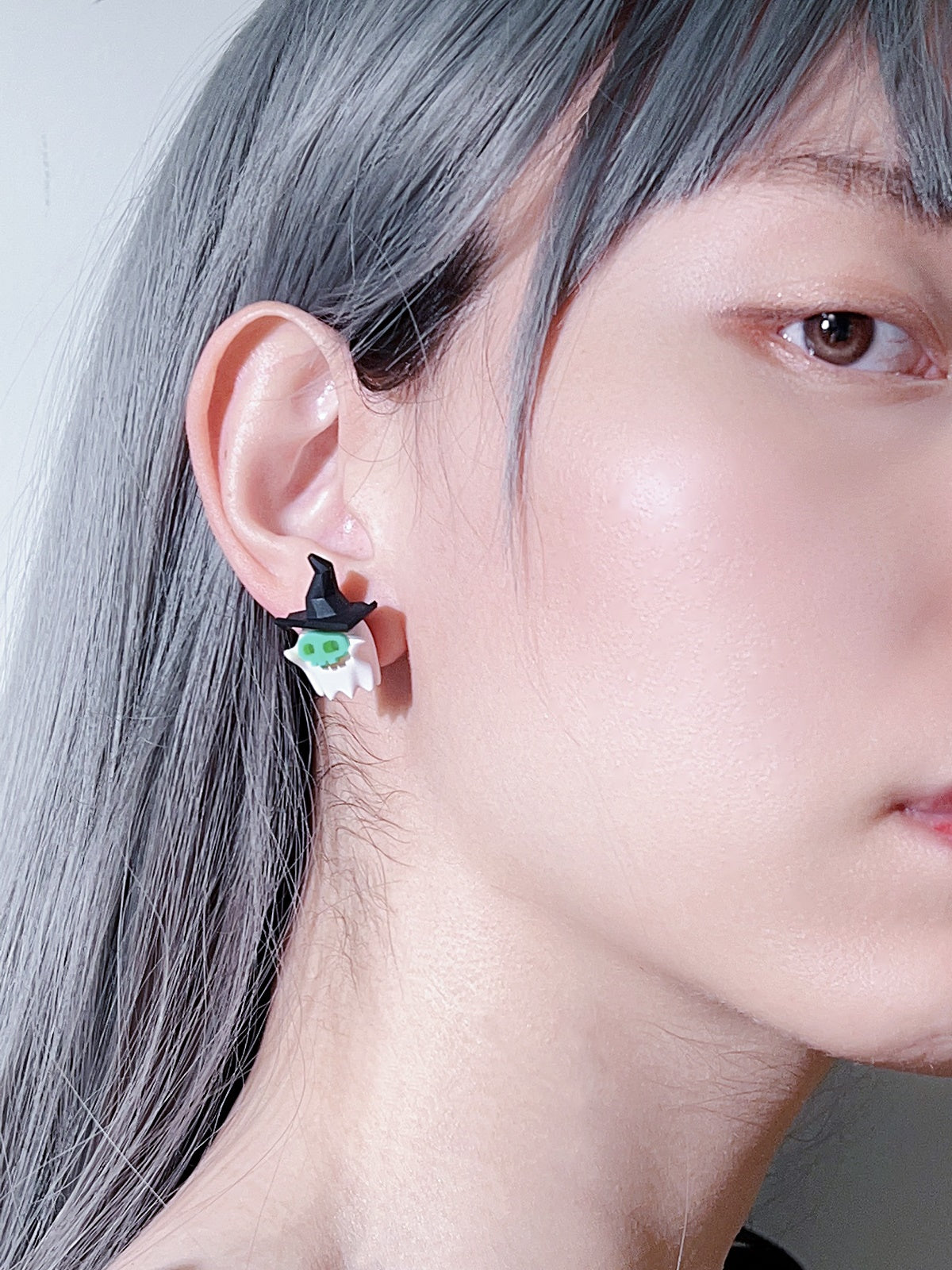 Ghost Wizard Fluorescence Perced & Ear-Plip