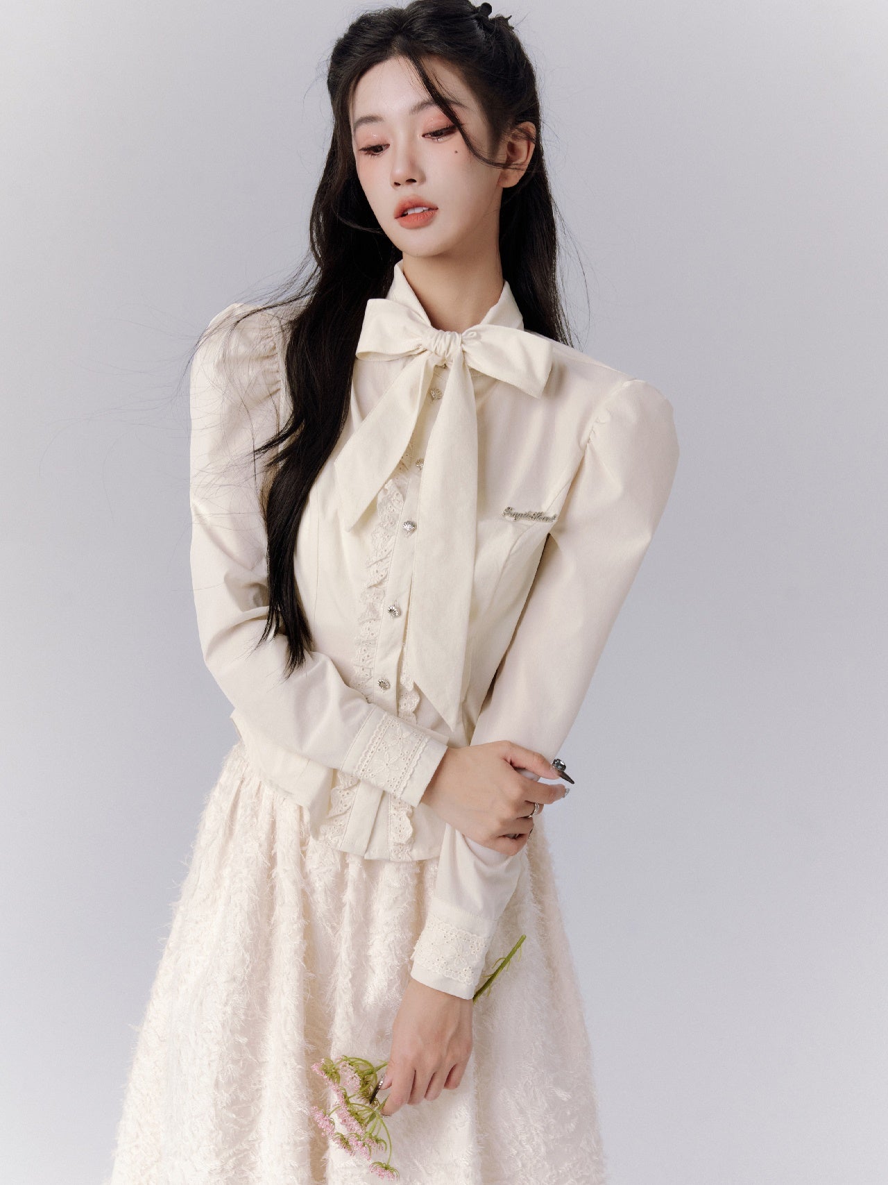 Stickbänder-Tie-Flügel-Flare-Set-up klassische Bluse & Long-Rakirt