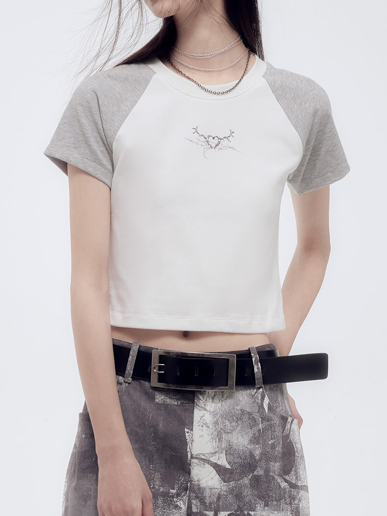 바이 컬러 짧은 단순한 원 포인트 티셔츠