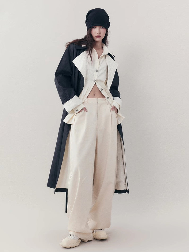 바이 컬러 니치 모노톤은 긴 코트를 주름지게했다