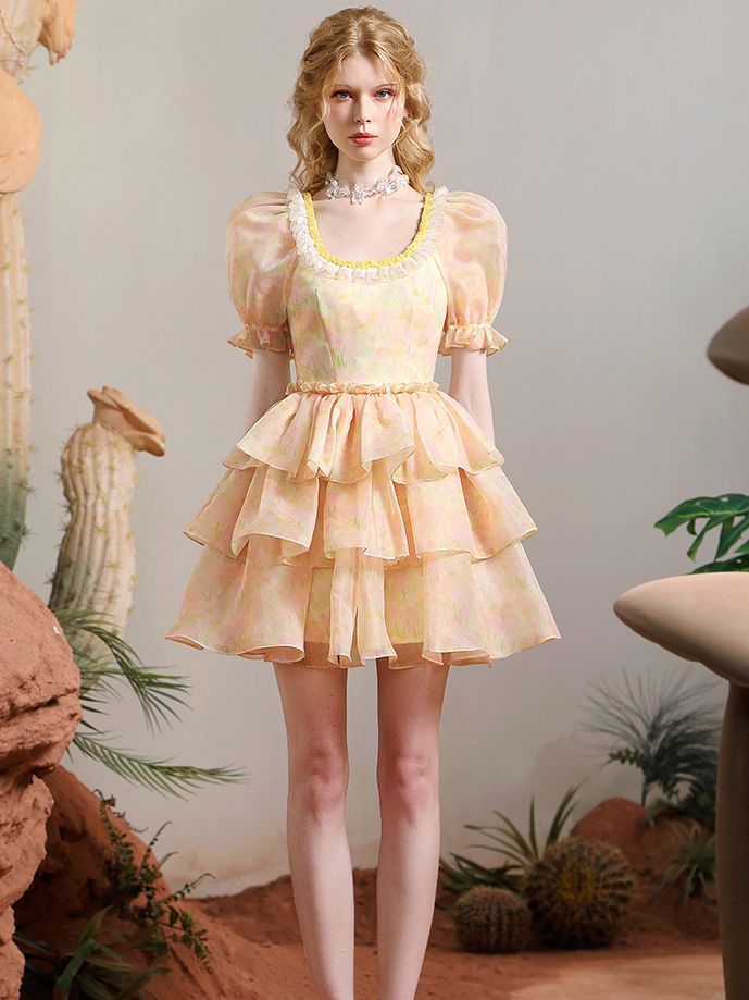 계층화 된 꽃 프릴 스위어 푹신한 원피스