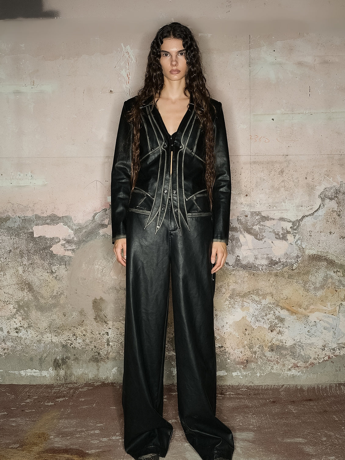 비대칭 니치 가죽 노 칼라 탑