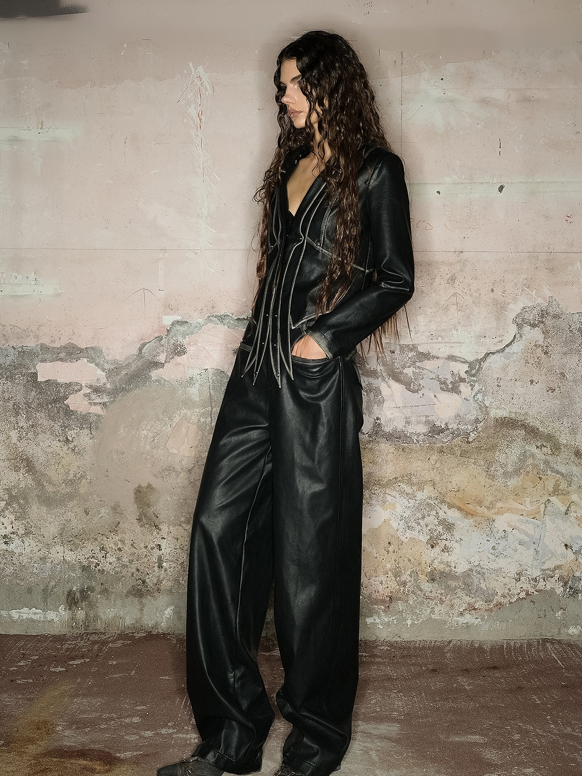 비대칭 니치 가죽 노 칼라 탑