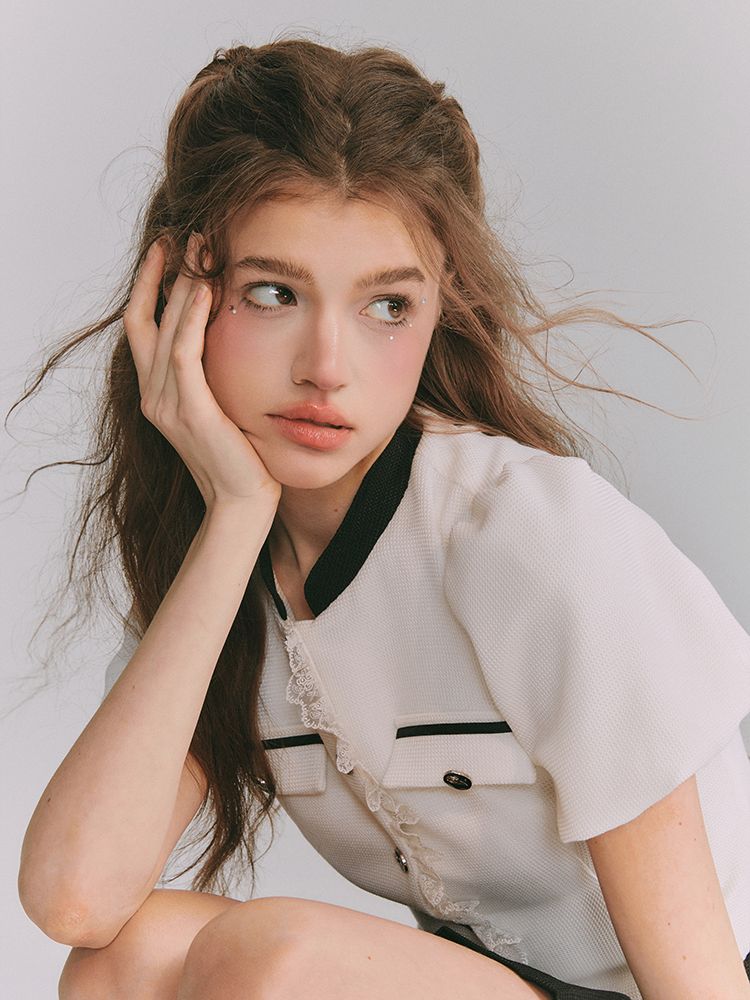 세련된 퍼프 슬리브 모노톤 스위트 블라우스 & 컬 로테