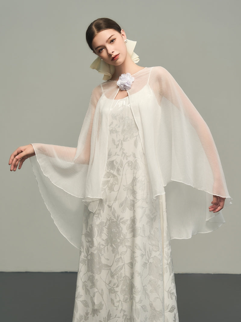 Ciiffon은 Fluffily Flare Exhinling Cape