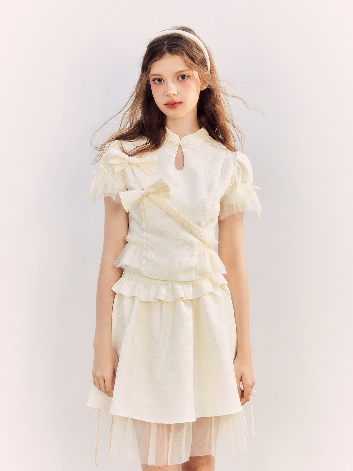 Stickbänder China Spitzenbluse & Minirocke