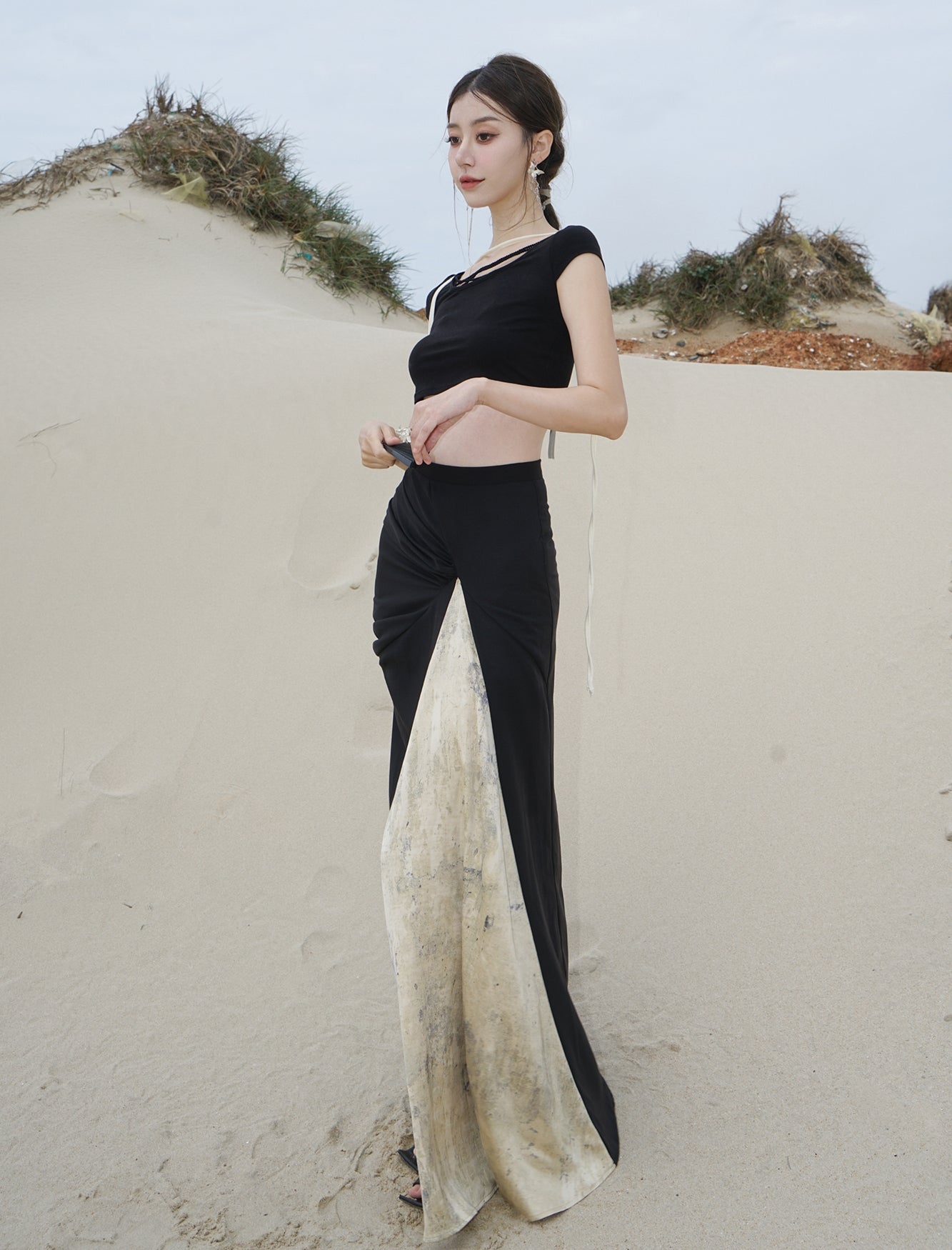 크롭트 비대칭 니치 타이트 컷트수트