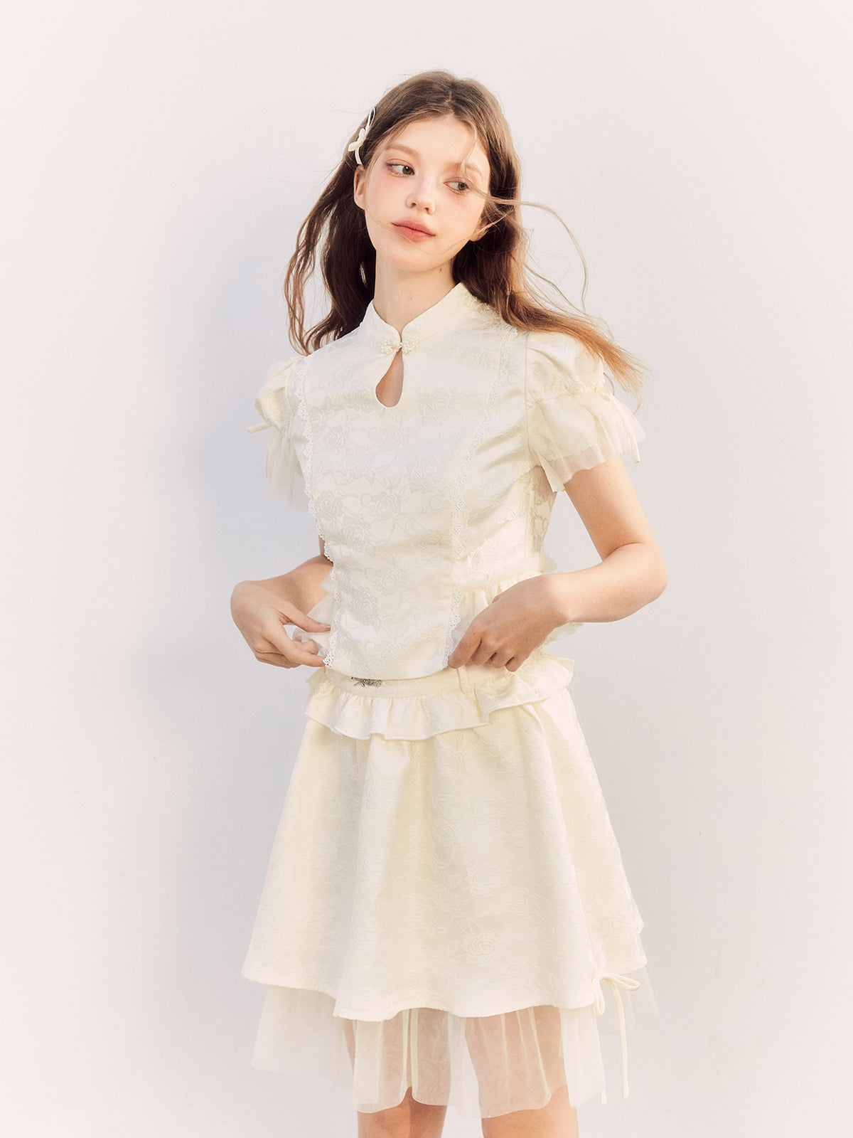 Stickbänder China Spitzenbluse & Minirocke