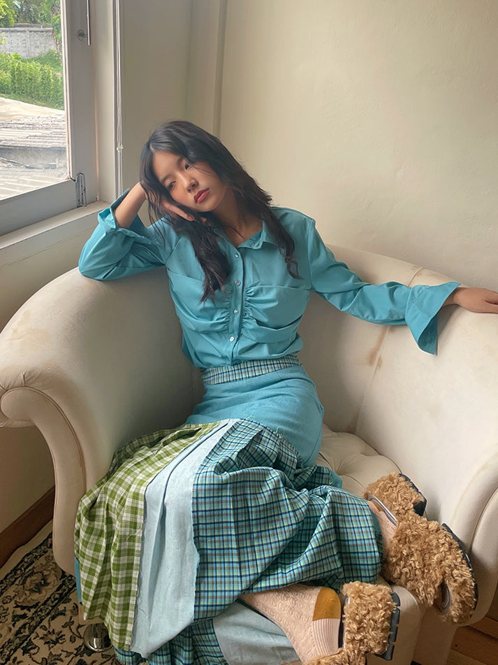 Einfache Faltenfalten einfache Hemd und Minirocke