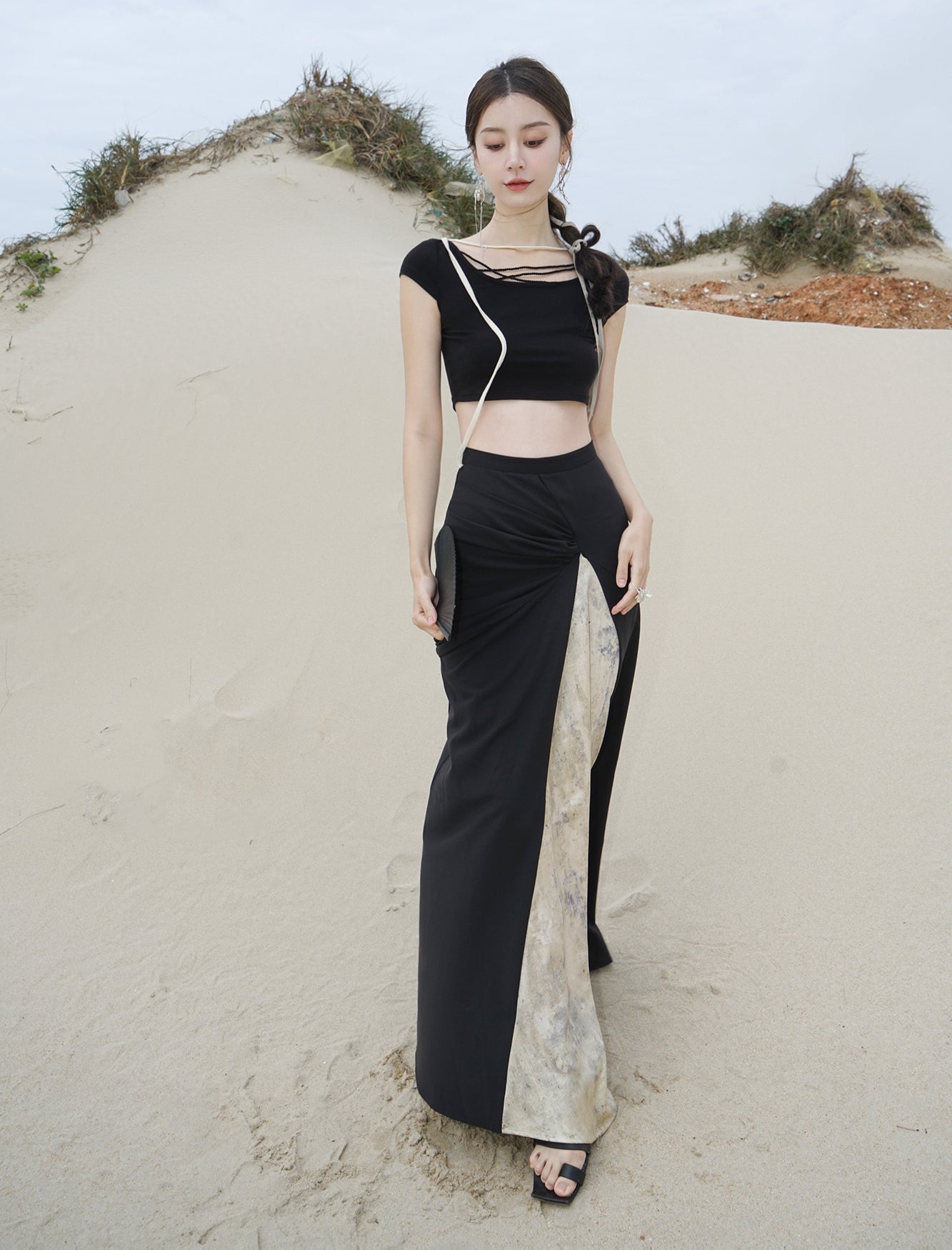 크롭트 비대칭 니치 타이트 컷트수트