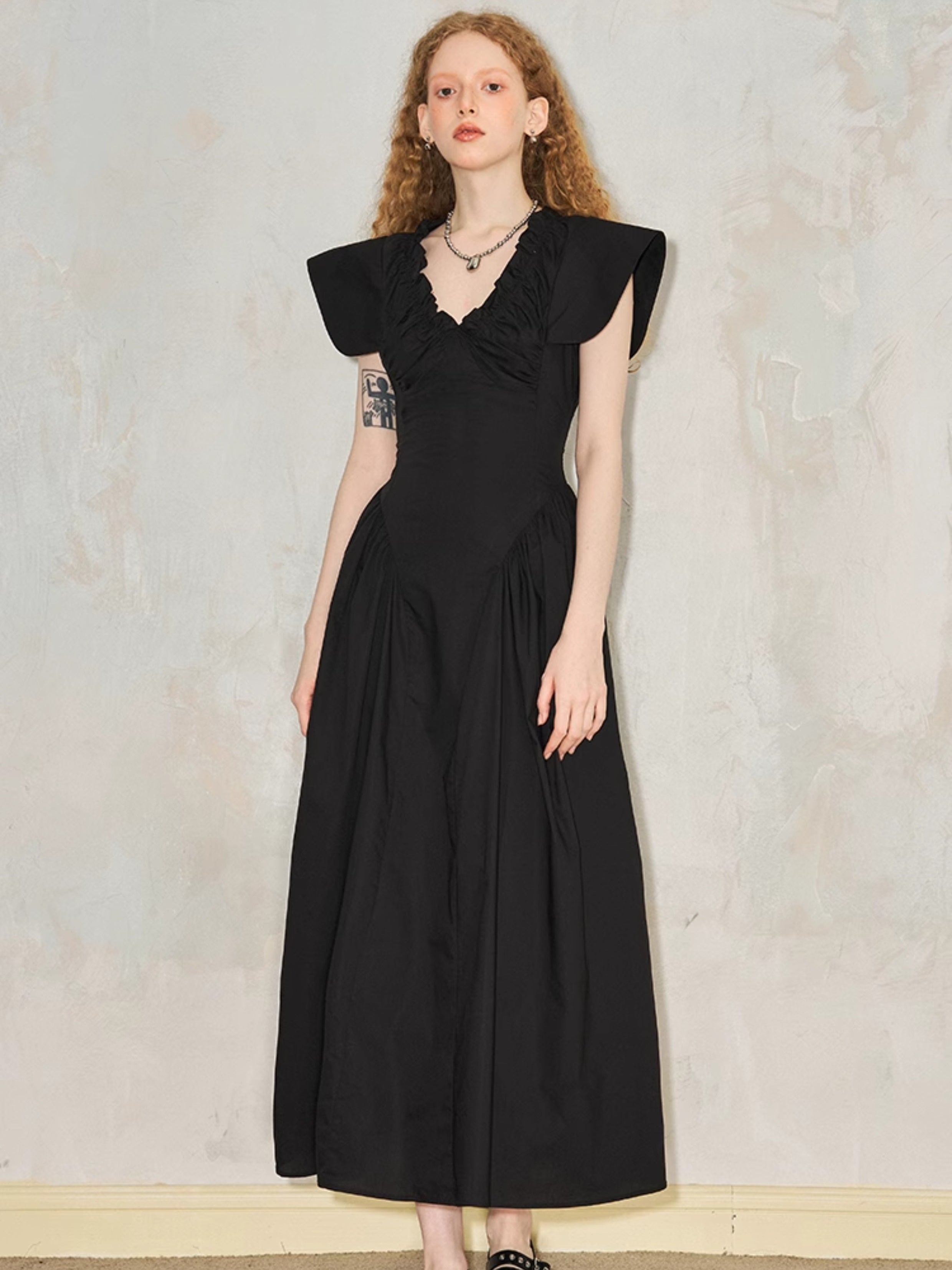 Wrinkled V-neck French Flying Sleeve Dress