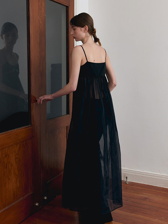 Robe à suspension en tulle de perles brodées en trois dimensions incurvées