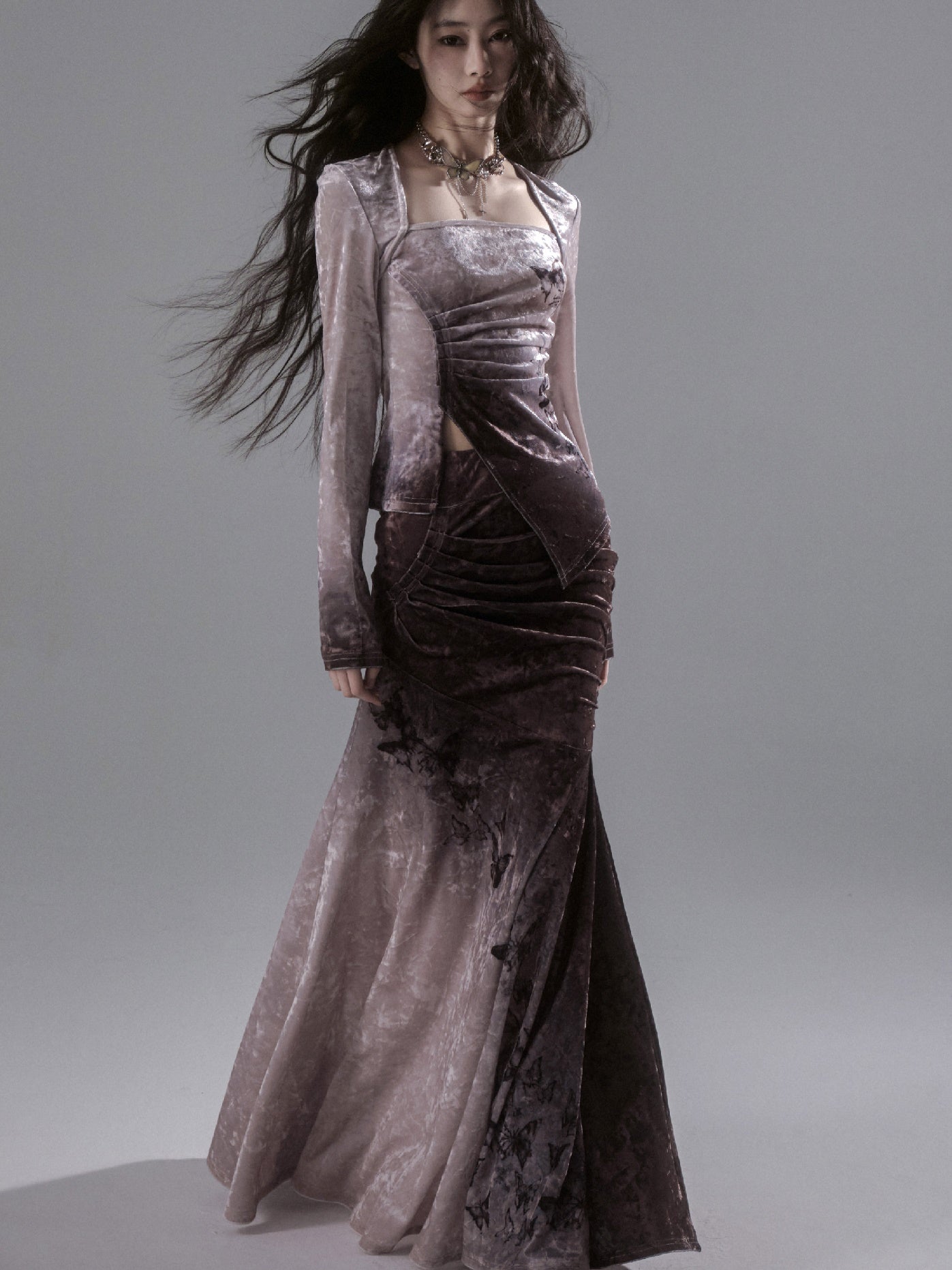 나비 그라디언트 측면 슬릿 벨벳 상단 및 긴 인어 치마