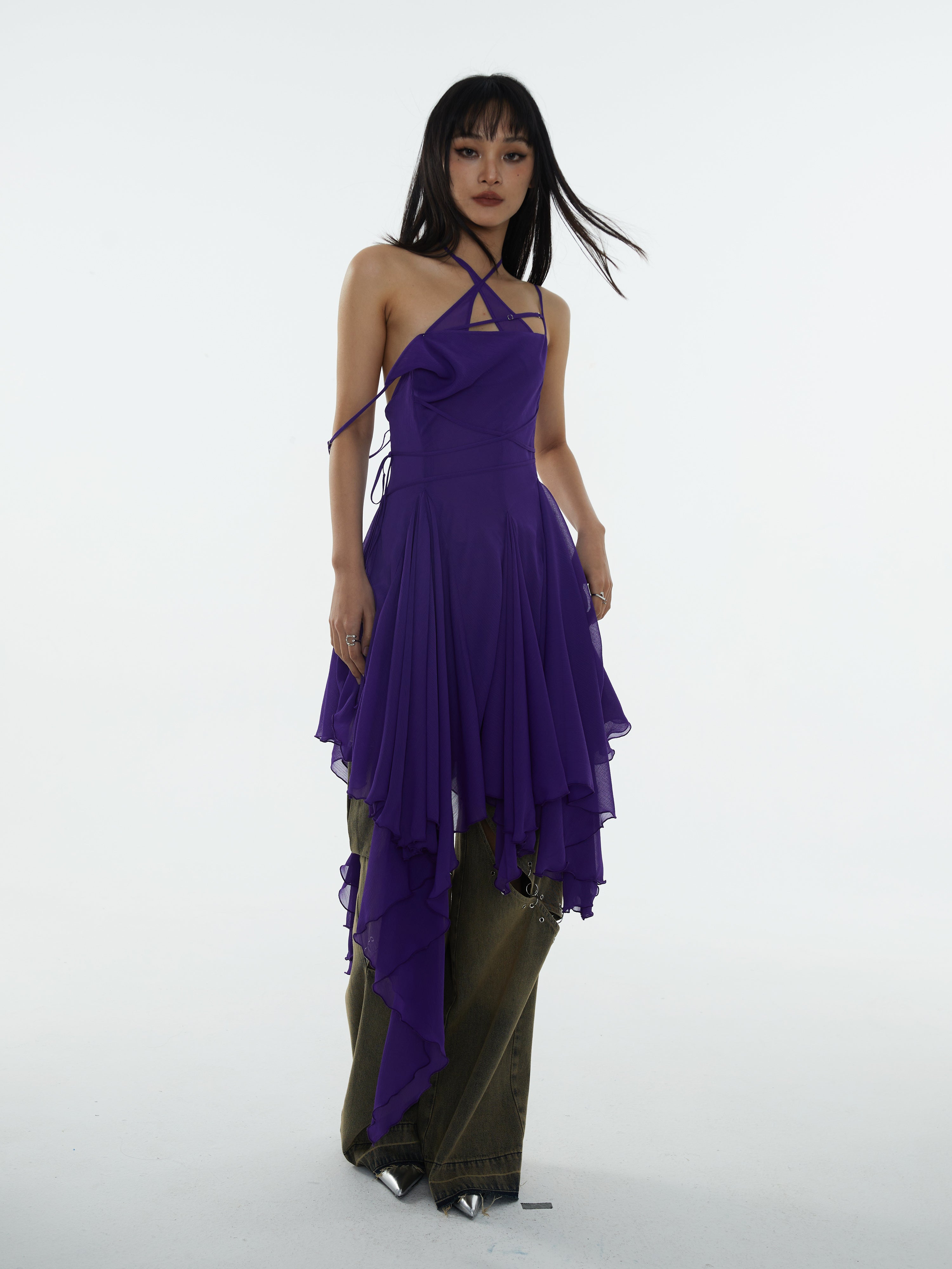 Unregelmäßiges Saumgurtkleid