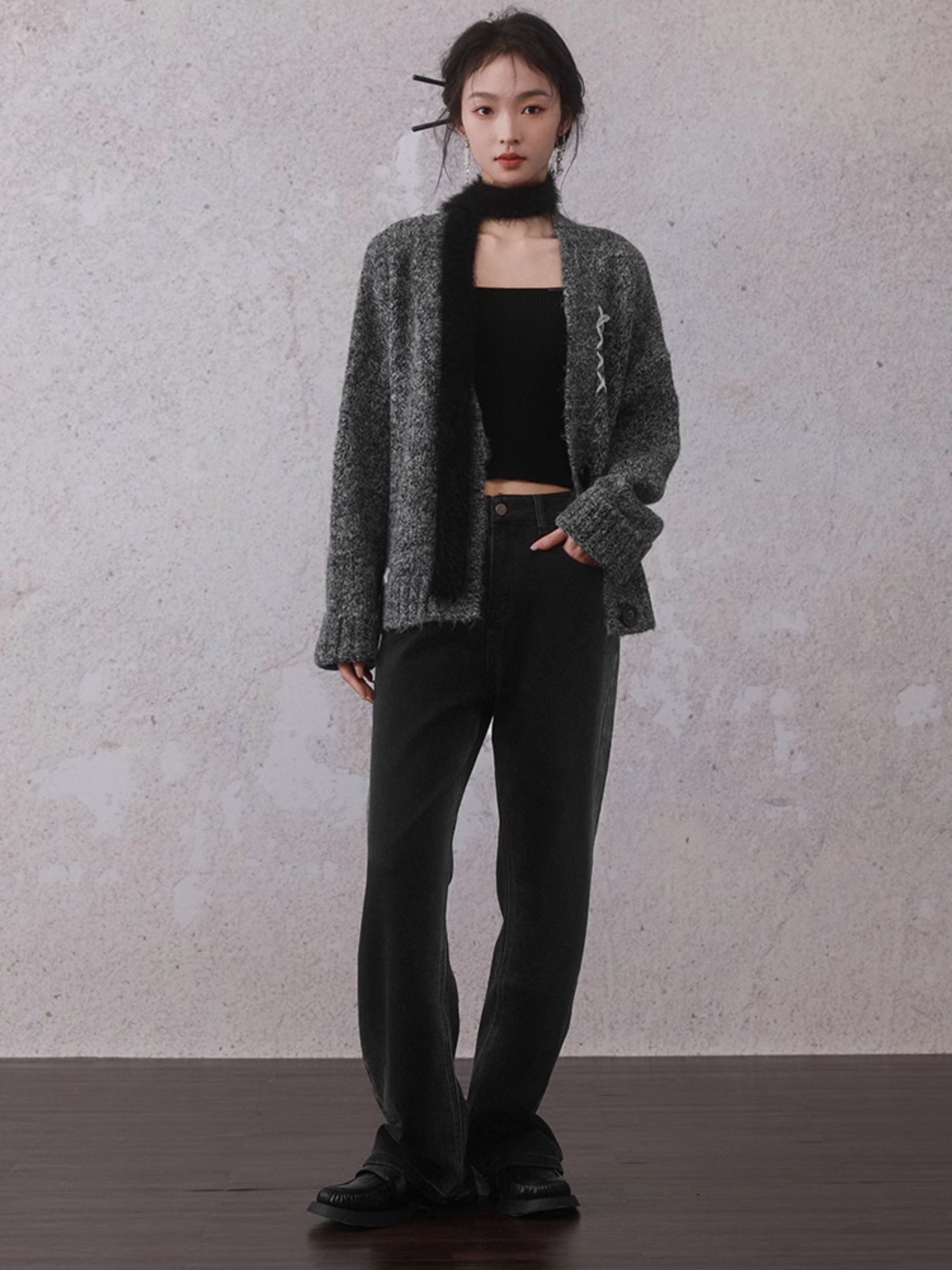 Gewaschene verzweifelte lose Jeans