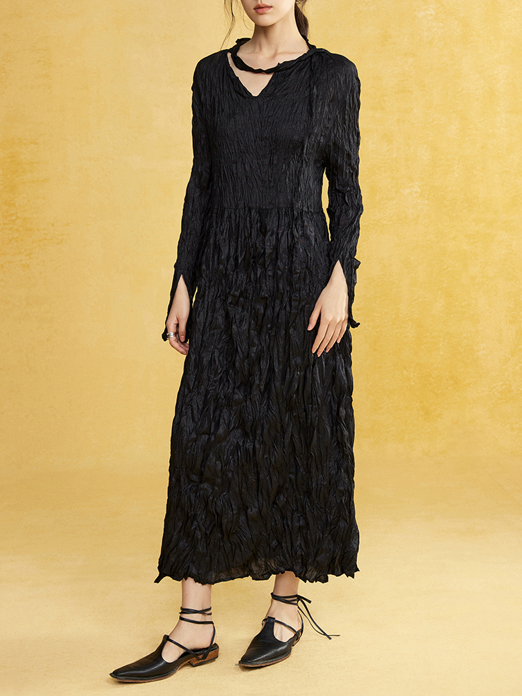 Handgepotetes Kleid mit Langschlägen mit Langschlägen