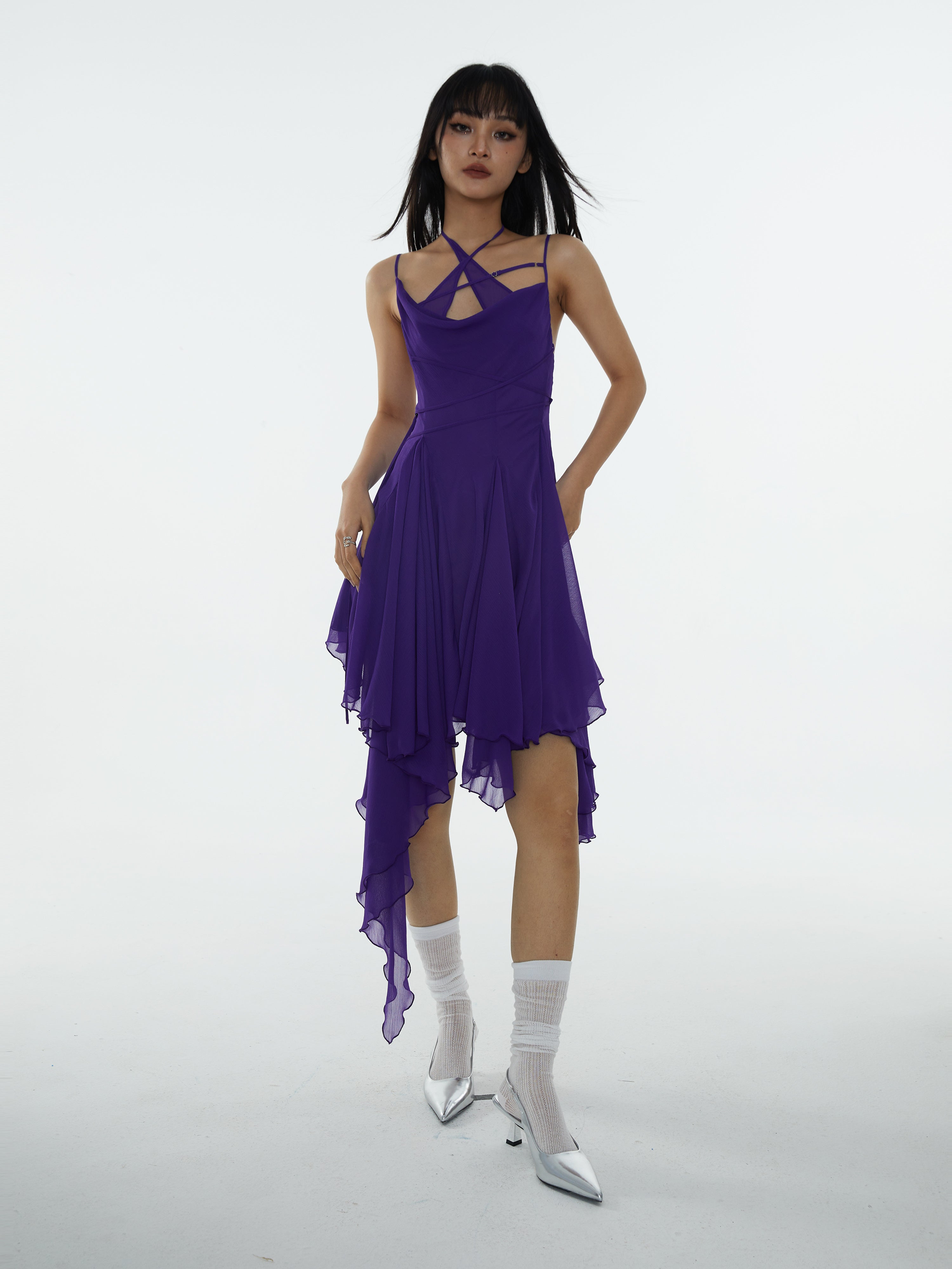 Unregelmäßiges Saumgurtkleid