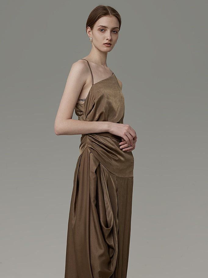 불규칙한 드레이프 경사 디자인 슬립 드레스