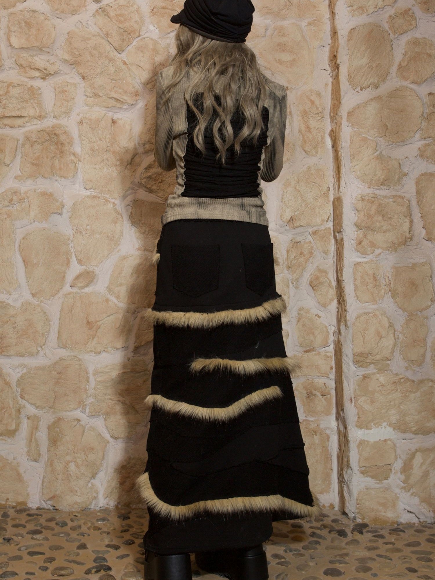 별도의 모피 스티치 스커트