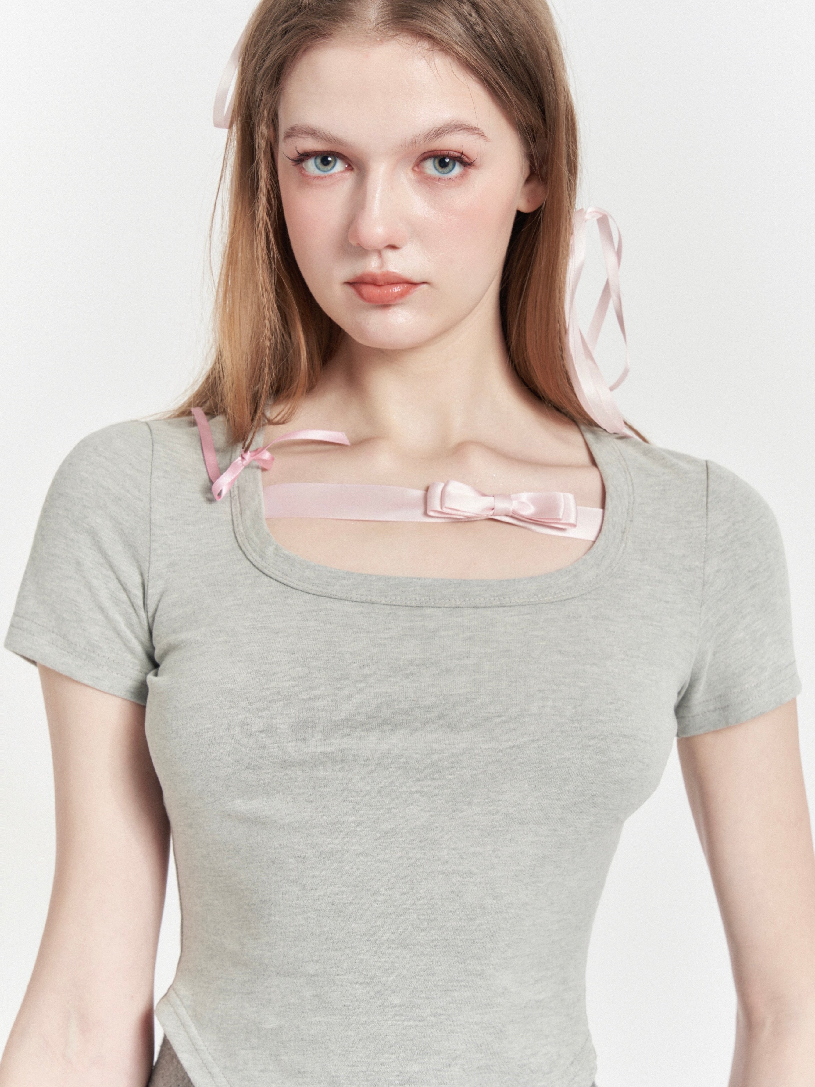 Ribbon Slim U-Neck Cropped T-shirt