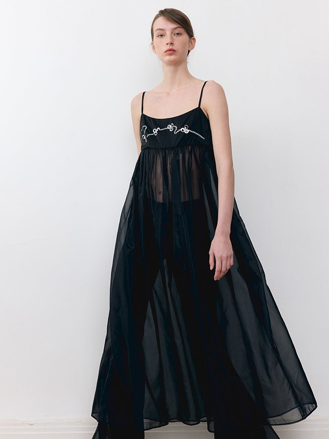 Robe à suspension en tulle de perles brodées en trois dimensions incurvées