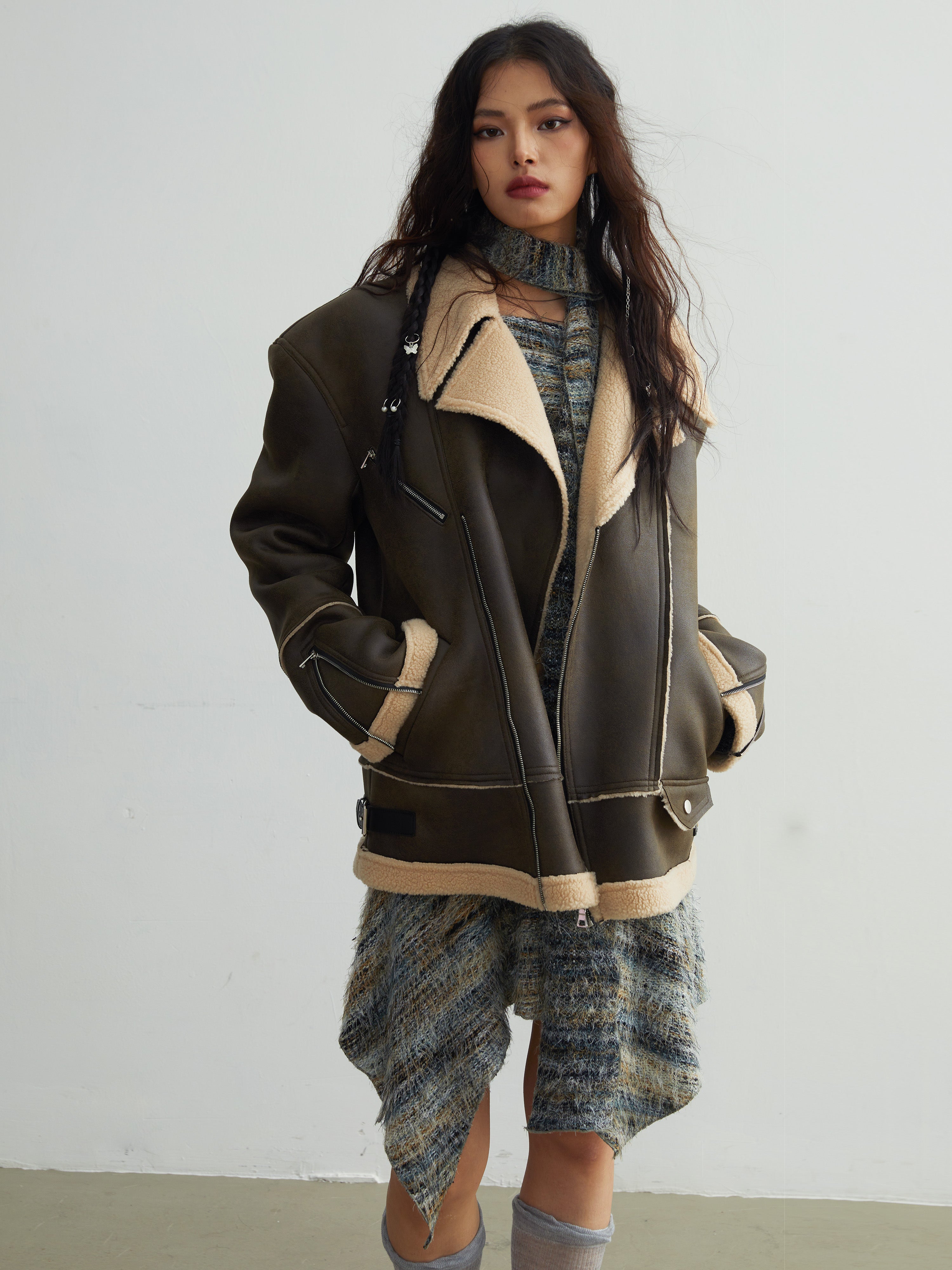 Weitschulter-Nachahmung Lammfellmantel