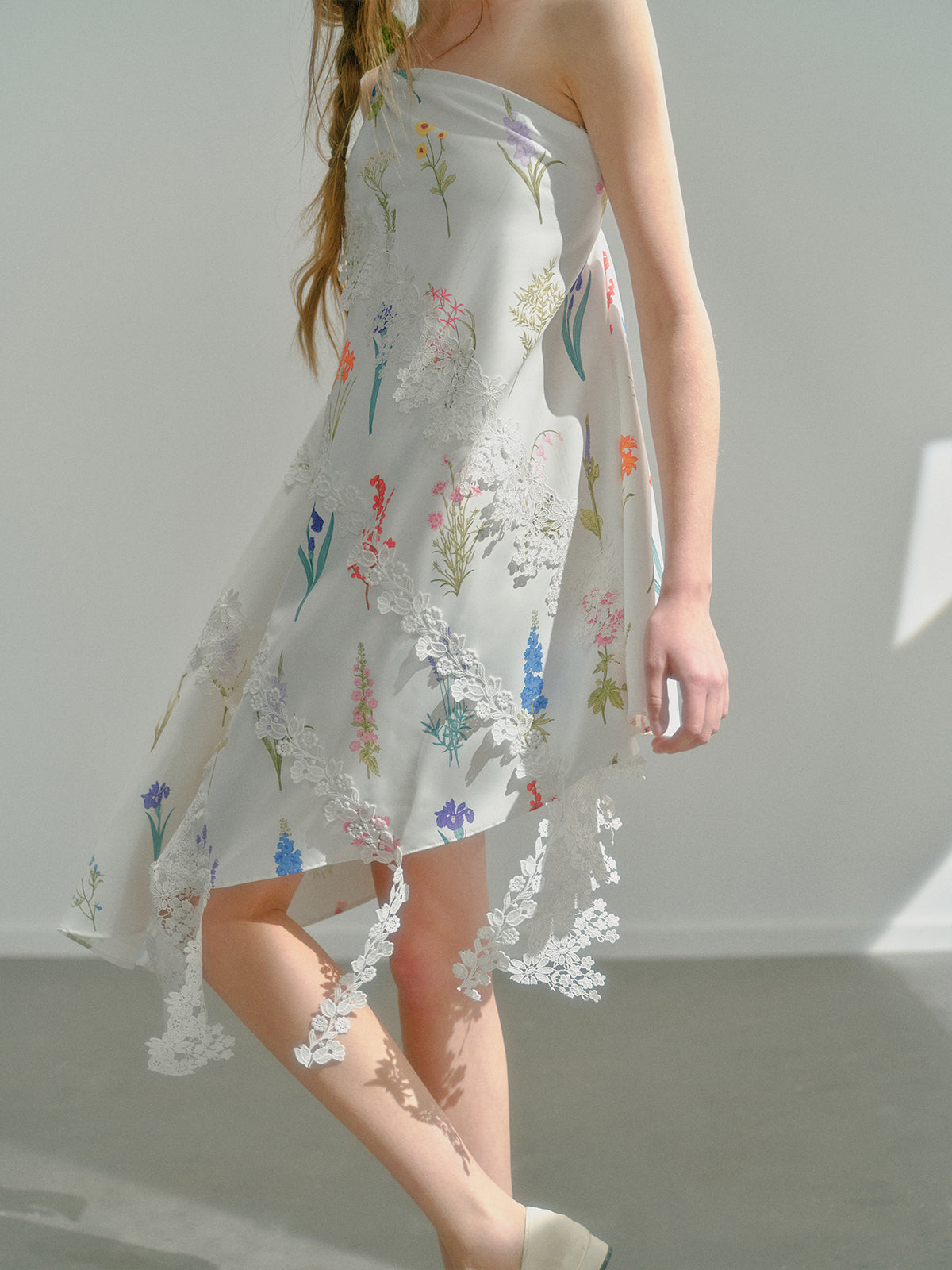 낭만적 인 숲은 원 숄더 레이스 비대칭 드레스를 인쇄했습니다