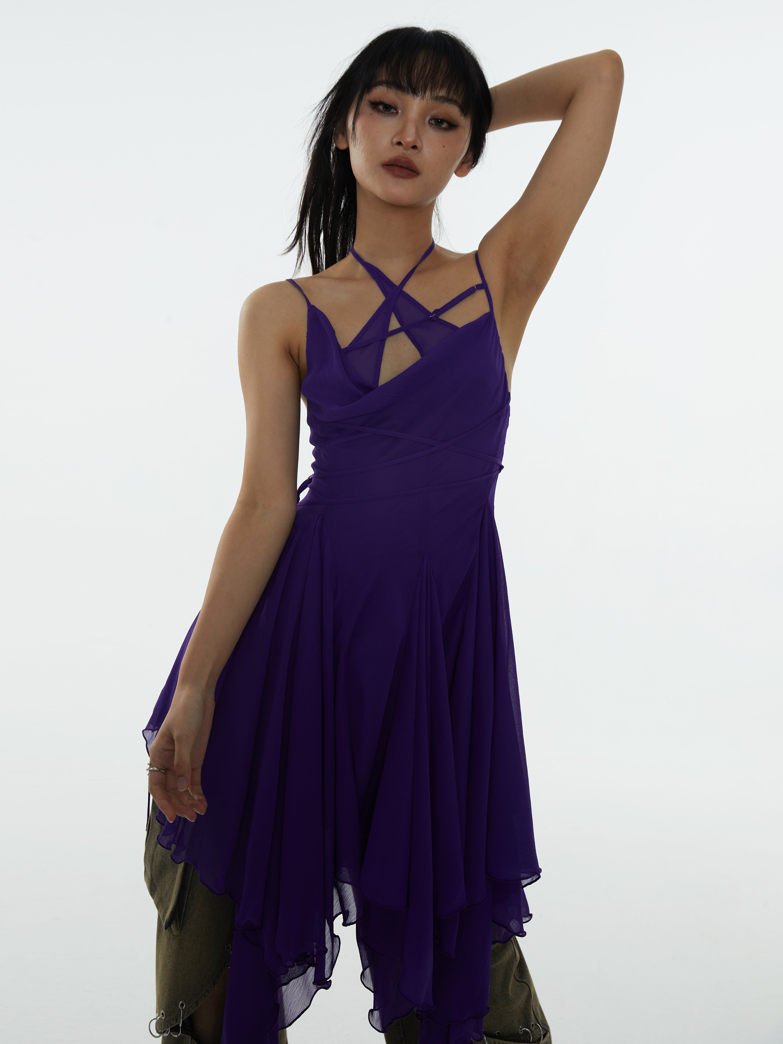Unregelmäßiges Saumgurtkleid