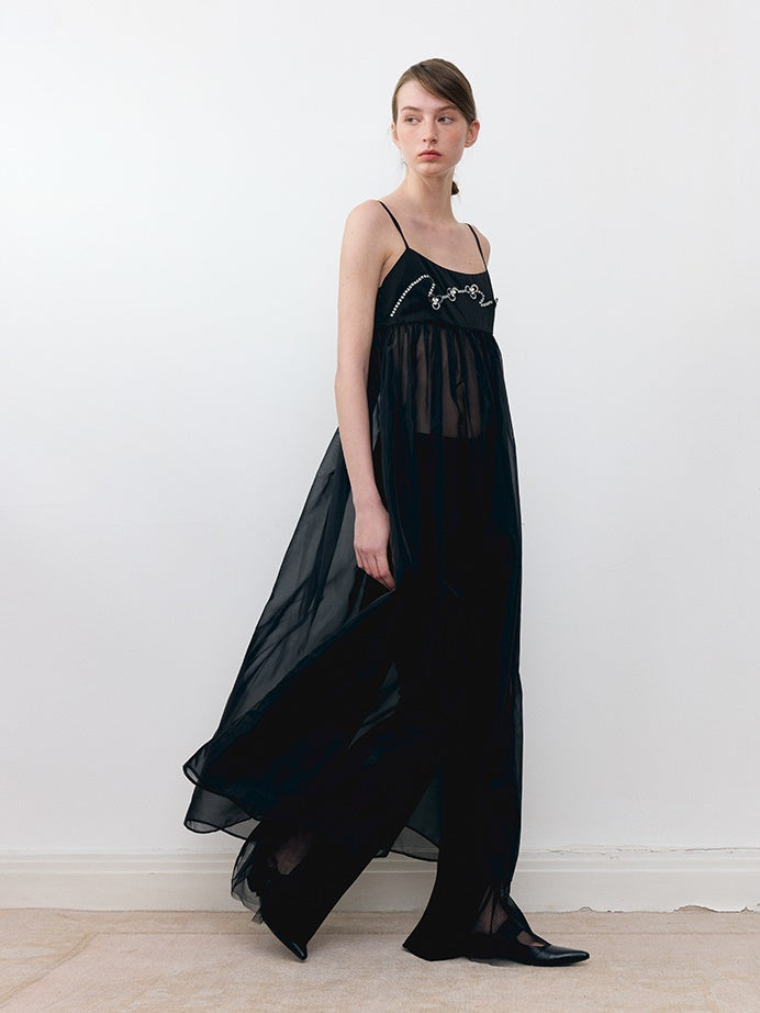 Robe à suspension en tulle de perles brodées en trois dimensions incurvées