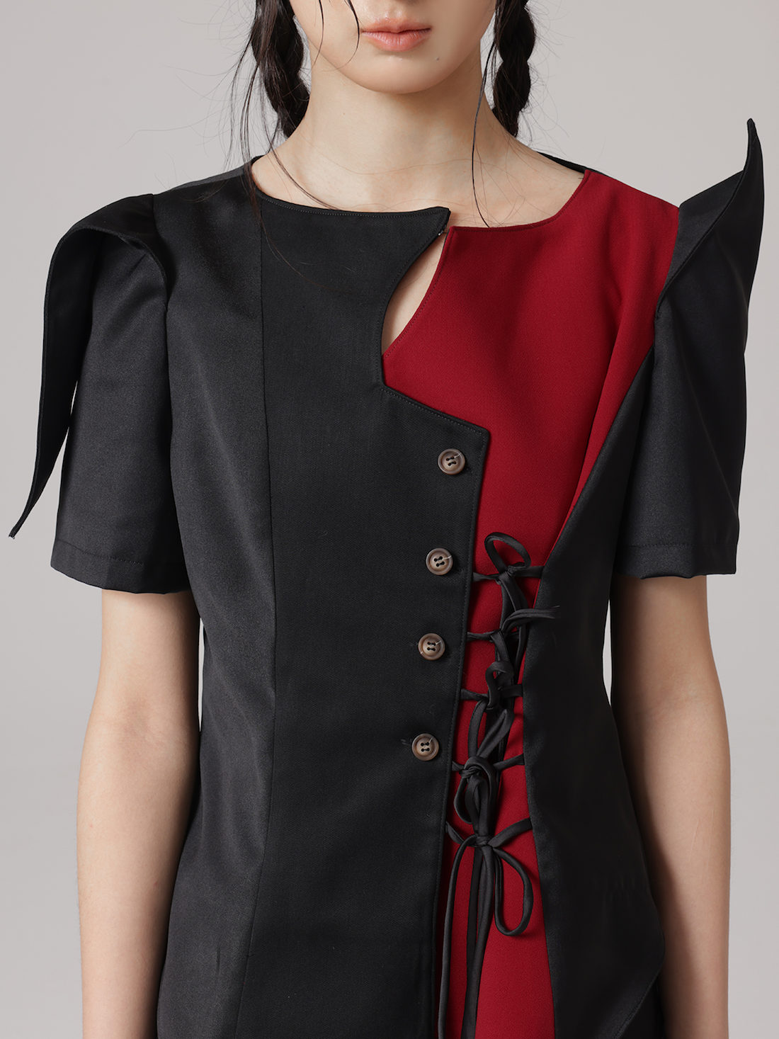 Speziell geformtes Design Pierrot-Shirt & Asymmetrie Rock sammeln
