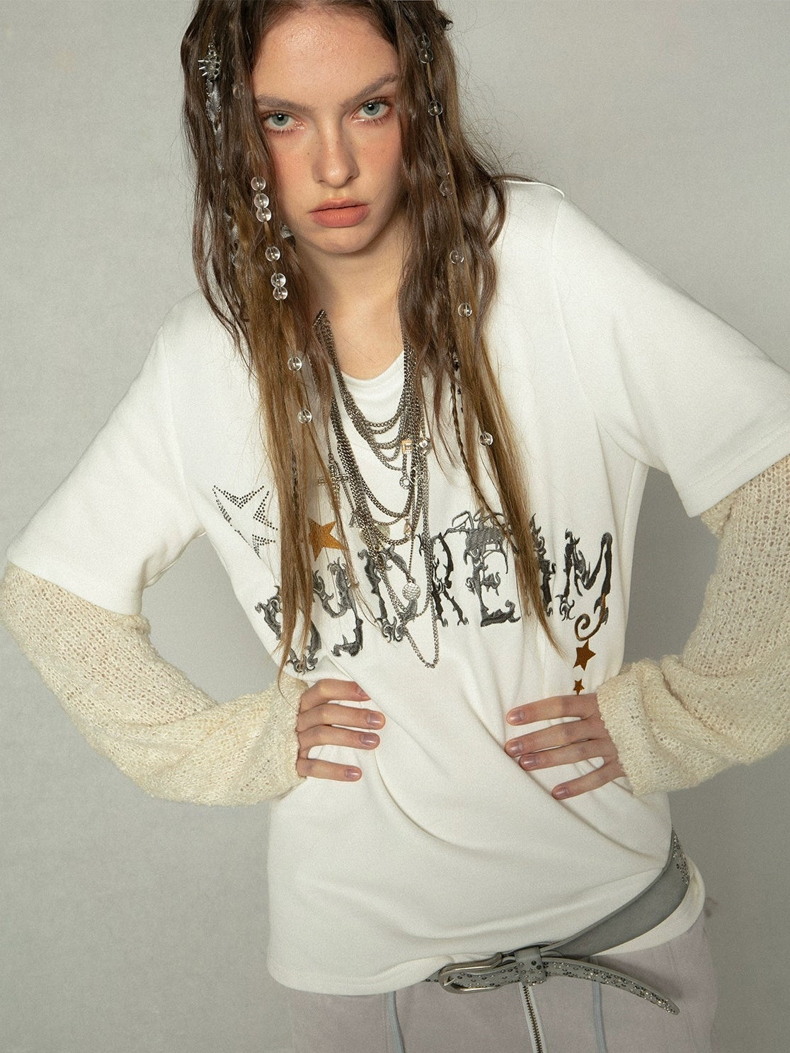 Gefälschte zweiteilige Strickschläuche und Minirock