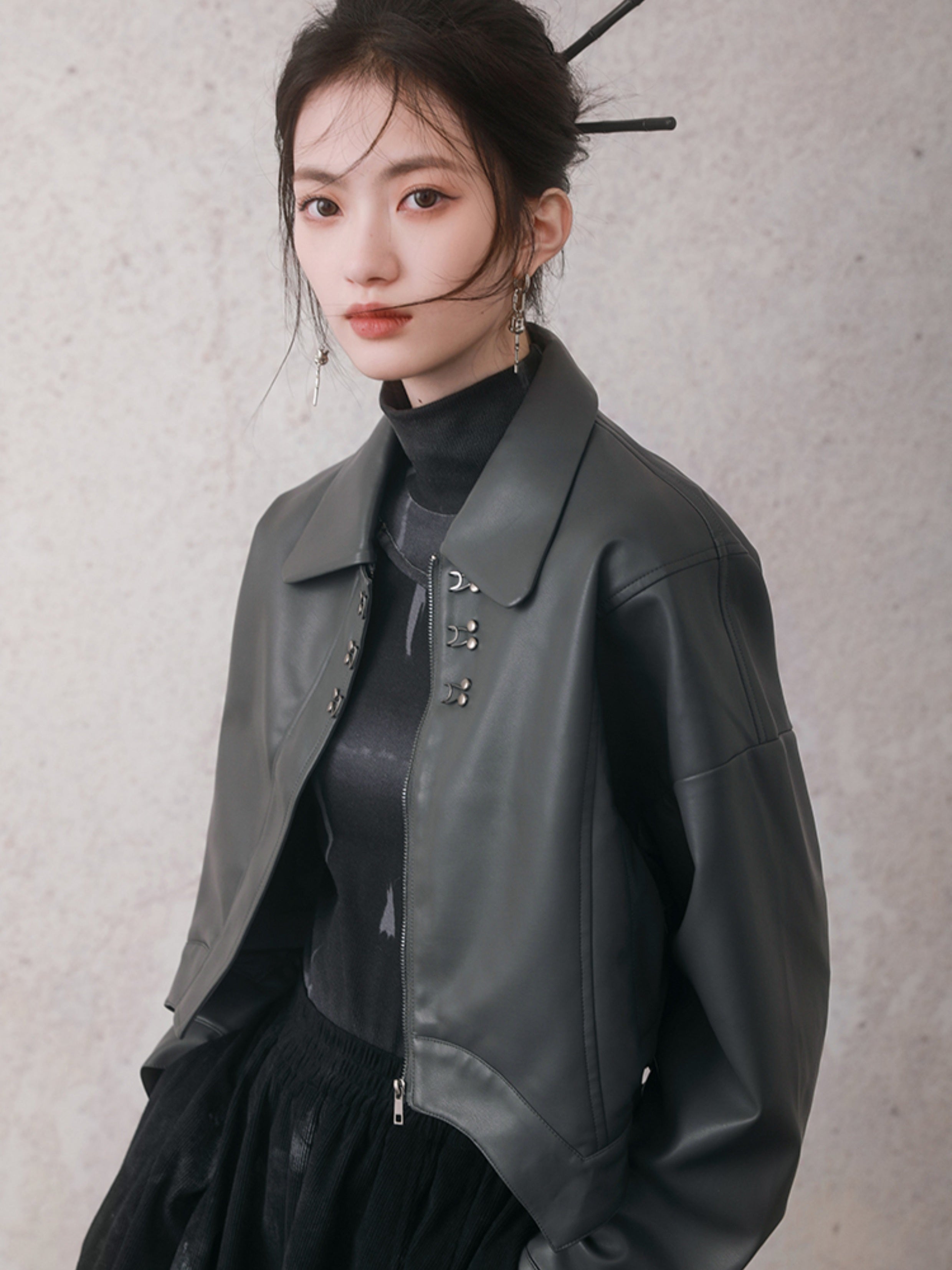 느슨한 짧은 가죽 자켓