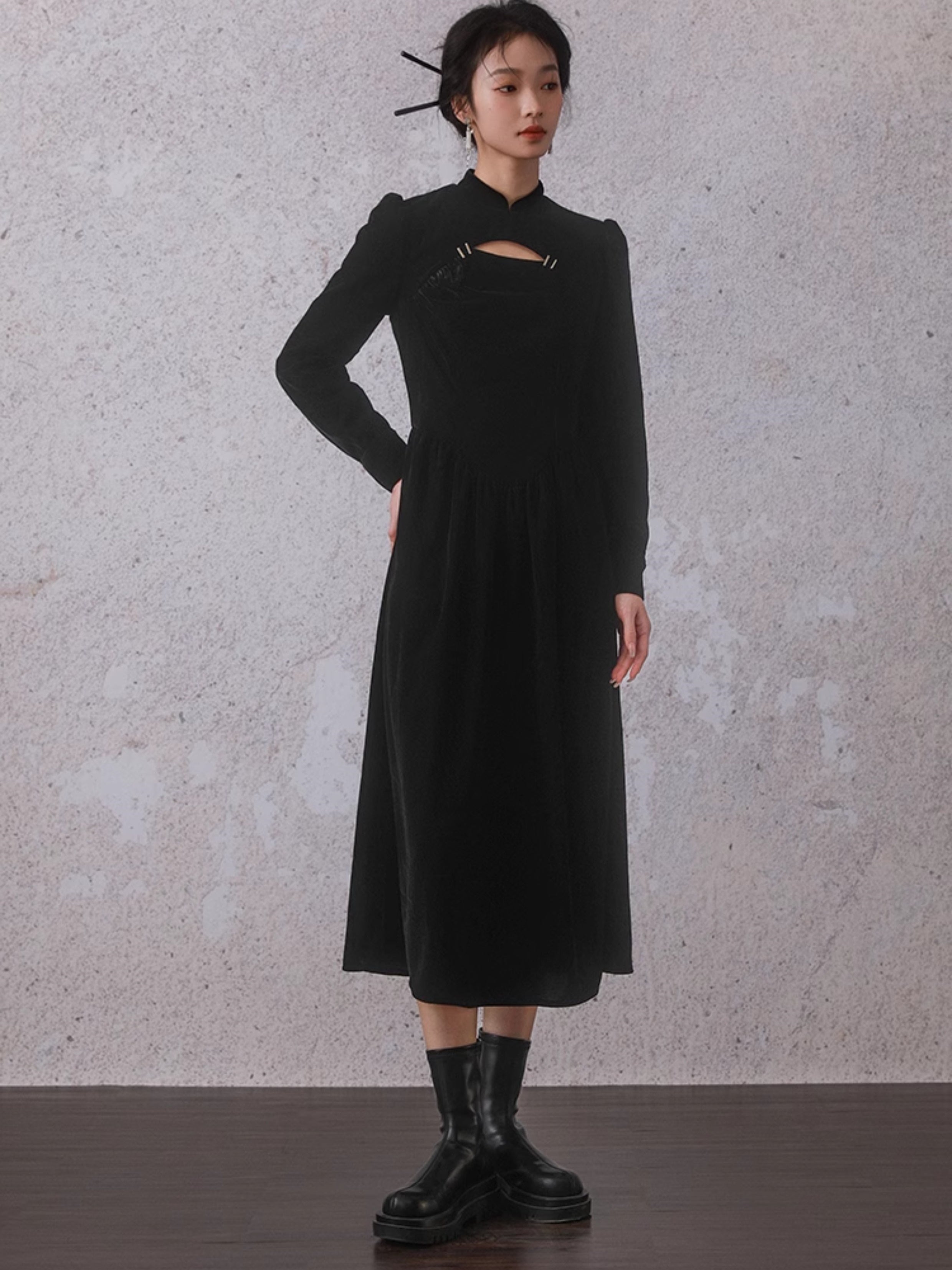 Chinese Style Velvet Buckle Cutout Design Dress